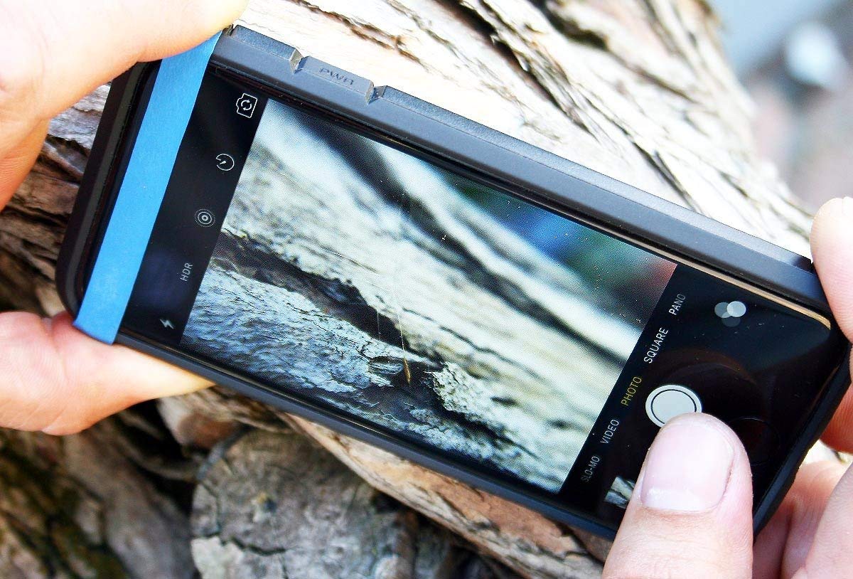 Easy-Macro 4X Magnification Lens Band for Smartphones - Blue Silicone, Fits Any Mobile Phone, Model B00BQ3ECLS