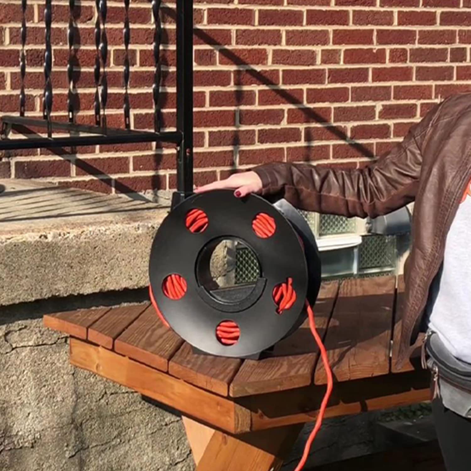 Garfatolrv Cord Storage Reel Easy To Use With Center Rotating Handle 100 Feet (Black)