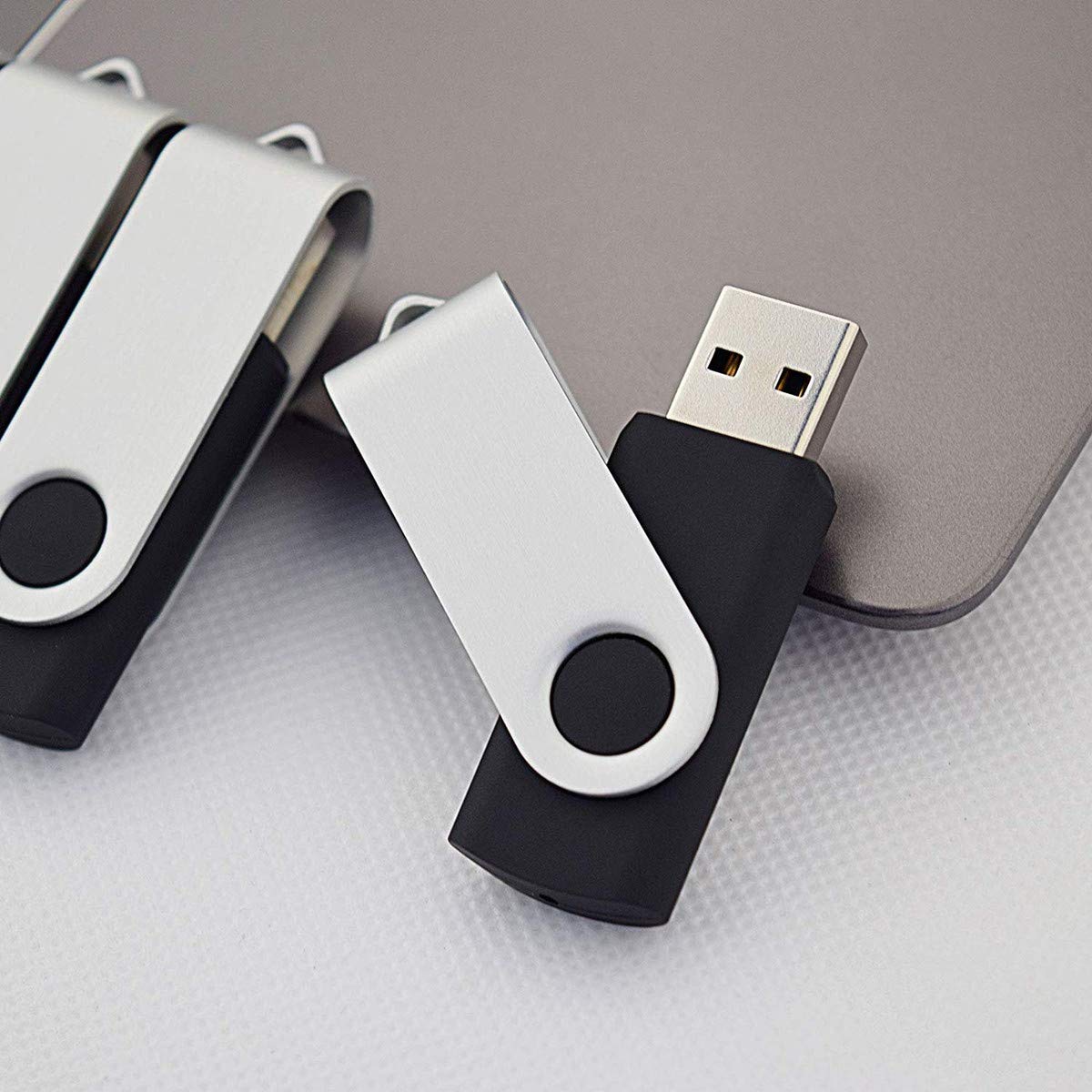 Flash Drives 32Gb, Aiibe 20 Pack 32 Gb Flash Drive Bulk Usb Flash Drives 32Gb Usb 2.0 Thumb Drive Swivel Memory Stick Usb Drive (32Gb, Black)