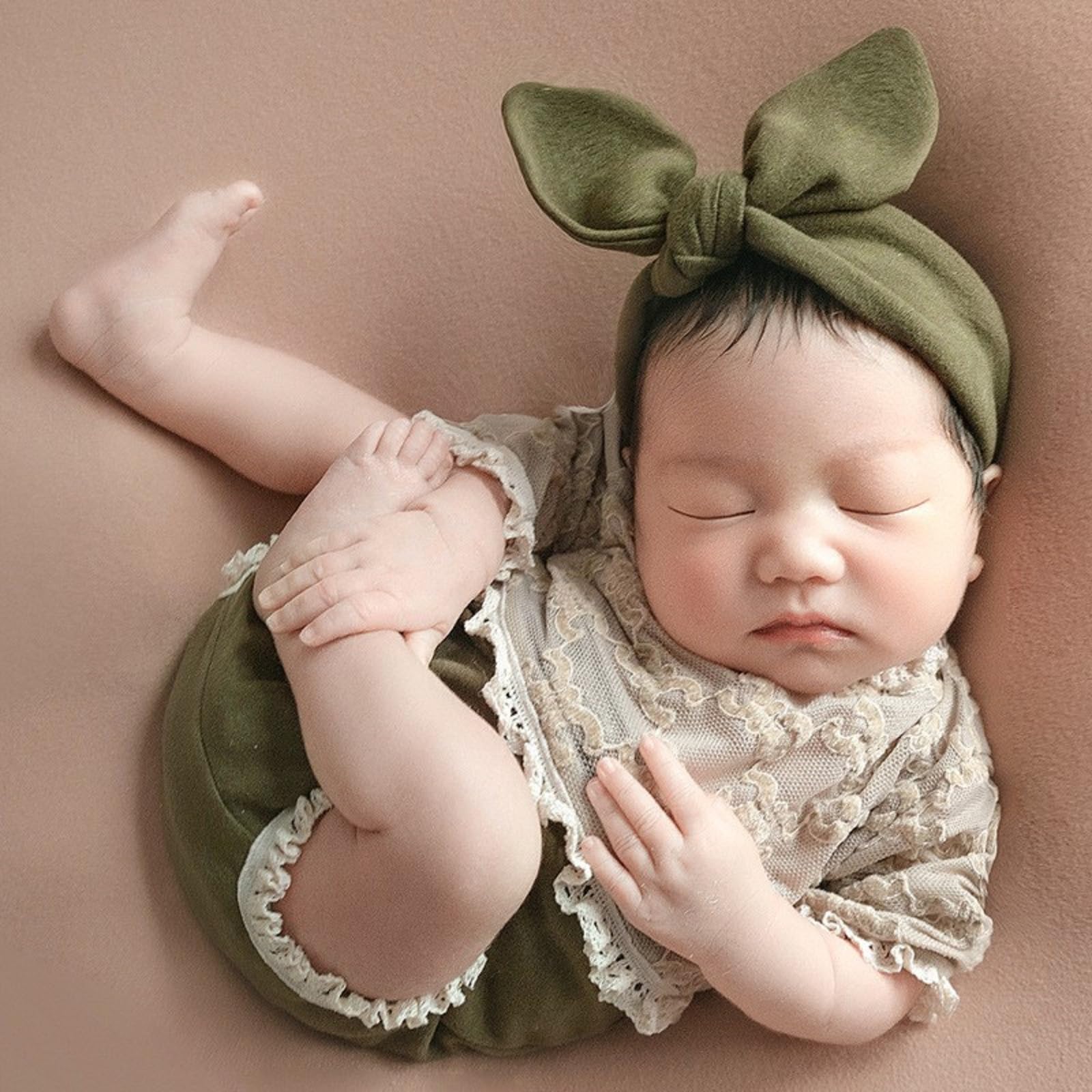 Holibeat Newborn Girl Green Velvet Lace Photography Props Baby Girl Bowknot Photoshoot Outfits Infant Lace Romper Costume 0 2M (