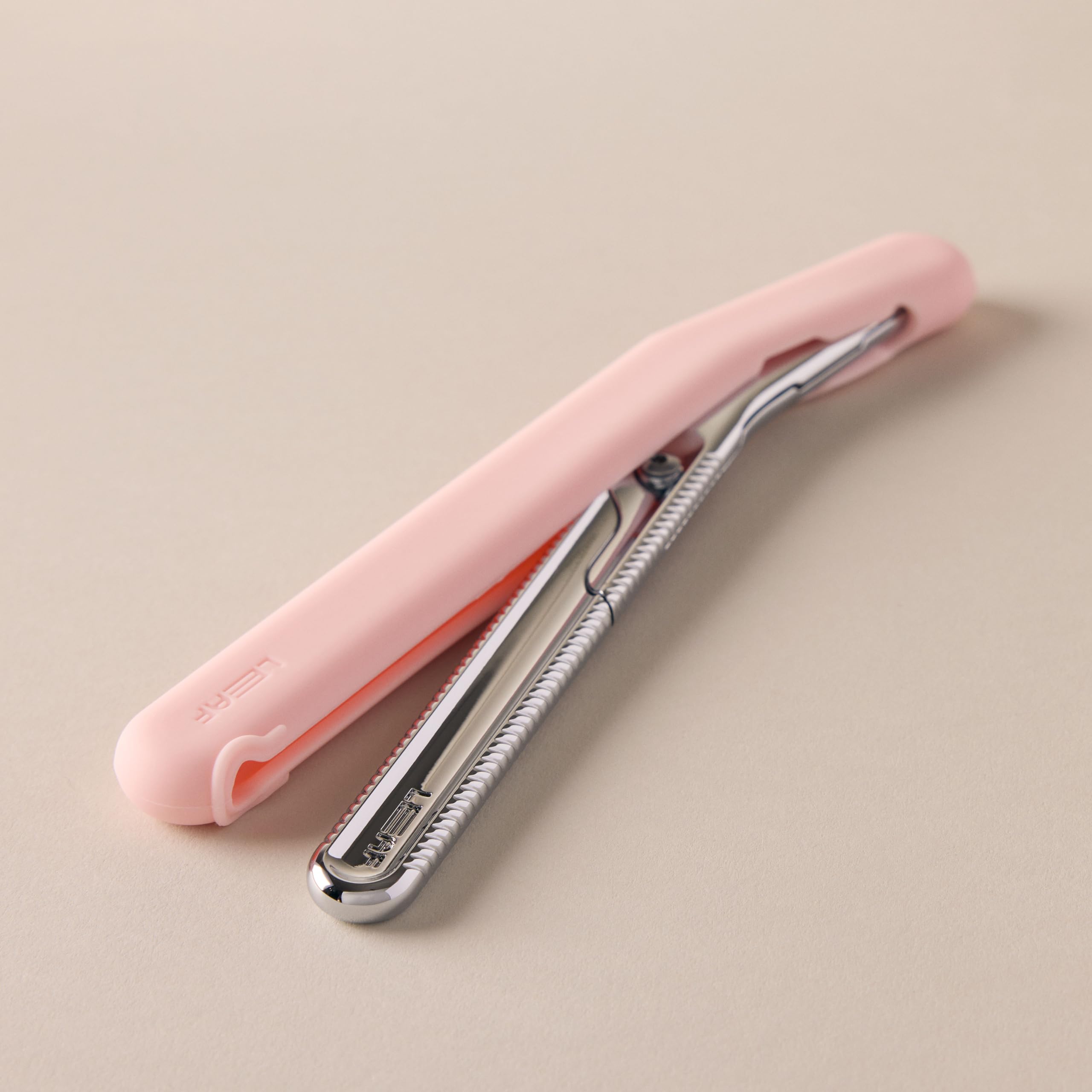 Leaf Shave | Leaf Dermaplaner Cover, Pink   Silicone Travel Case