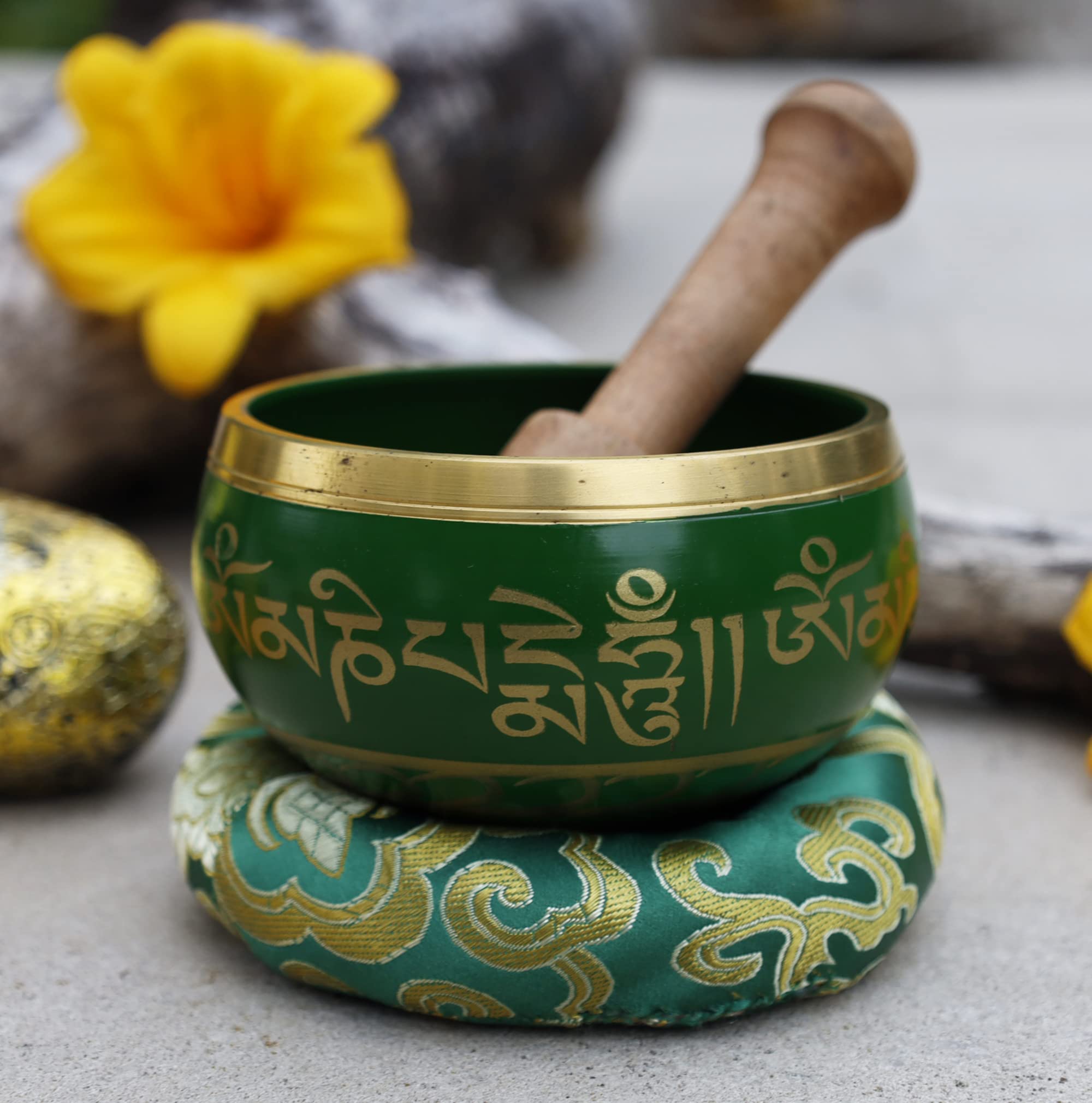 Dharmaobjects Tibetan Meditation Om Mani Singing Bowl/Cushion/Mallet (Green)
