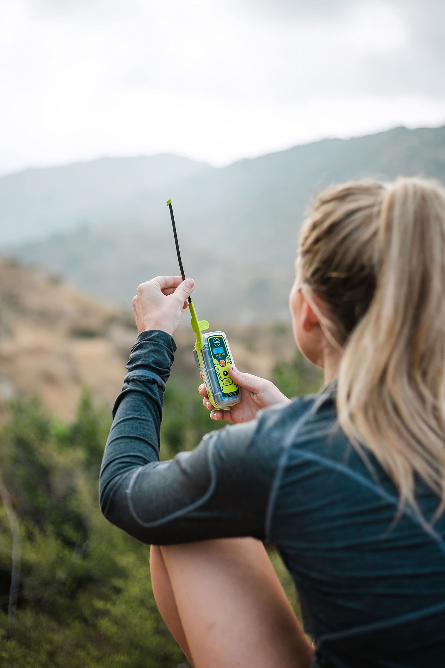 Acr Resqlink View   Buoyant Personal Locator Beacon With Gps For Hiking, Boating And All Outdoor Adventures (Model Plb 425) Acr