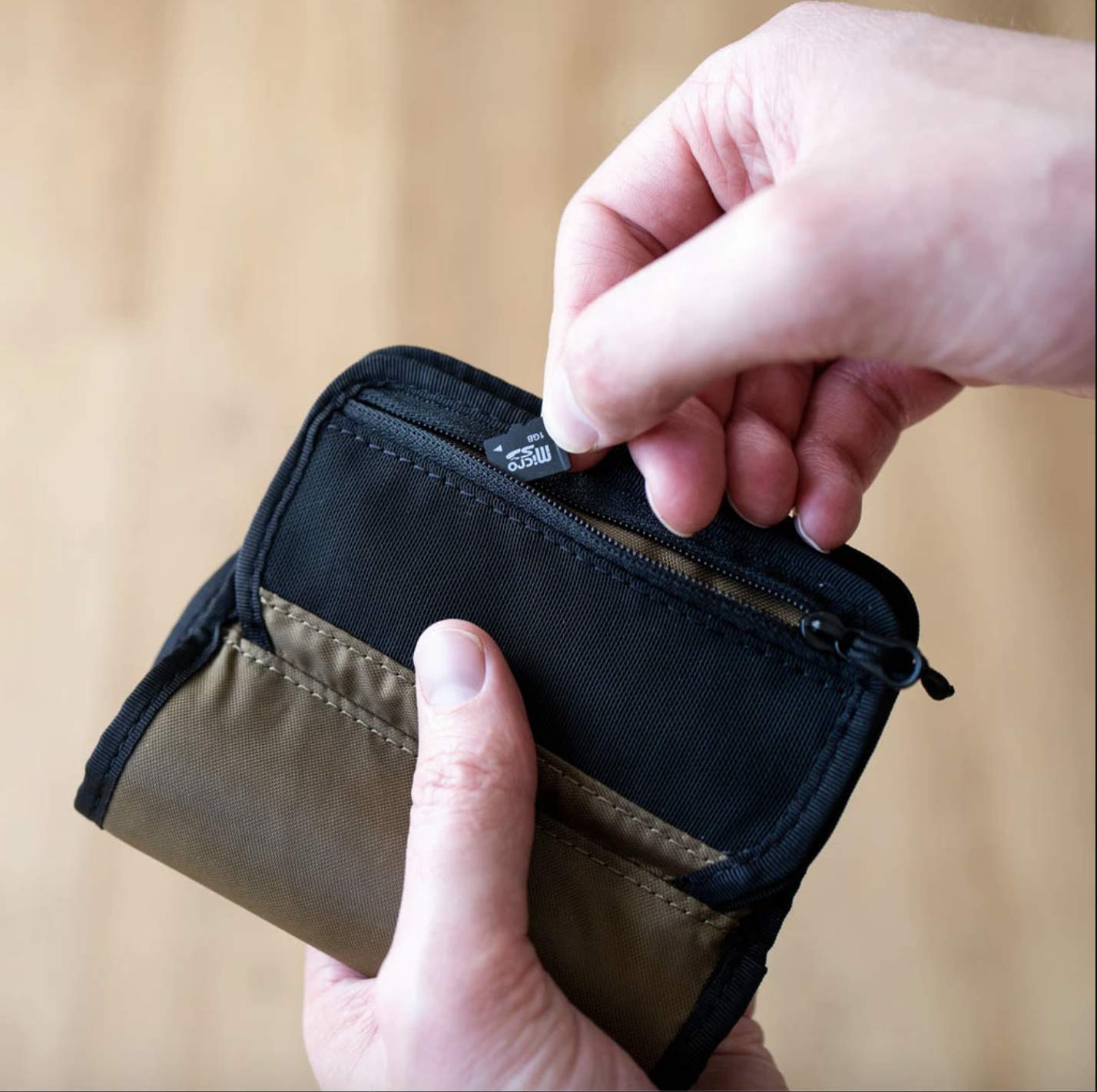 Nomatic Mckinnon Memory Card Case   Durable Sd Memory Card Holder, Fits 6 Sd & 2 C Fast Cards With Zipper Pocket For Mini Sd