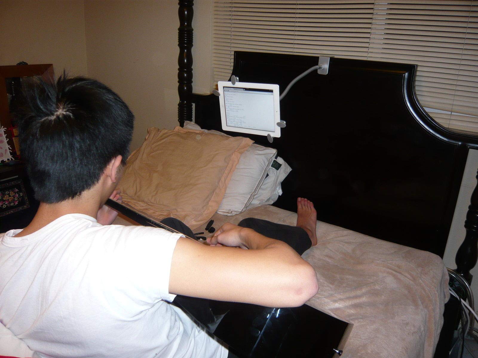 MagicHold 360 Degree Rotating Bed Tablet Mount Holder Stand Compatible with Ipad Pro 12.9 Inch,ipad Air,ipad Mini, Tablets,The Longest 33 Inch.Turns Any Angle (Silver Goose)