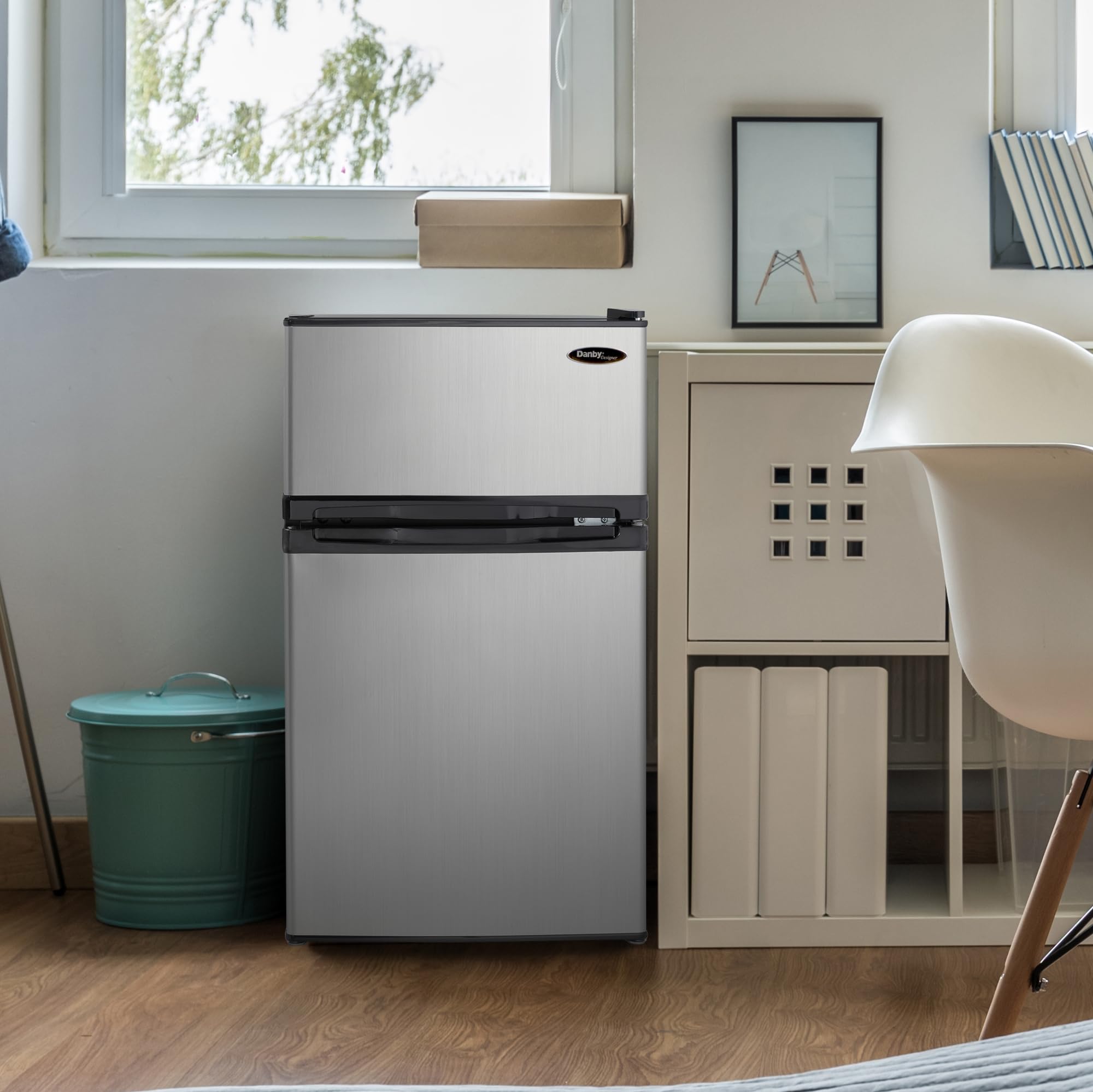 3.1 Cuft. Refrig,Independant Freezer Section,Interion Light