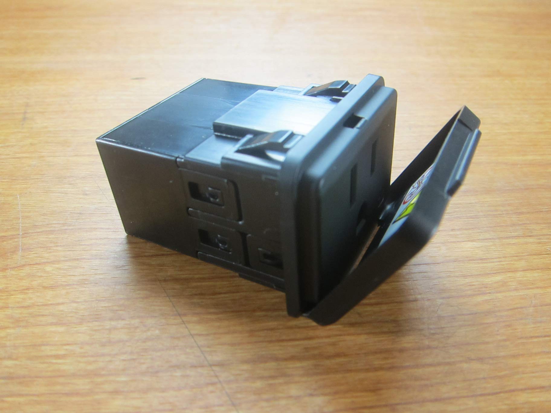 2013 2016 Ram 1500 2500 3500 4500/5500 Power Outlet Inverter New Mopar Oem