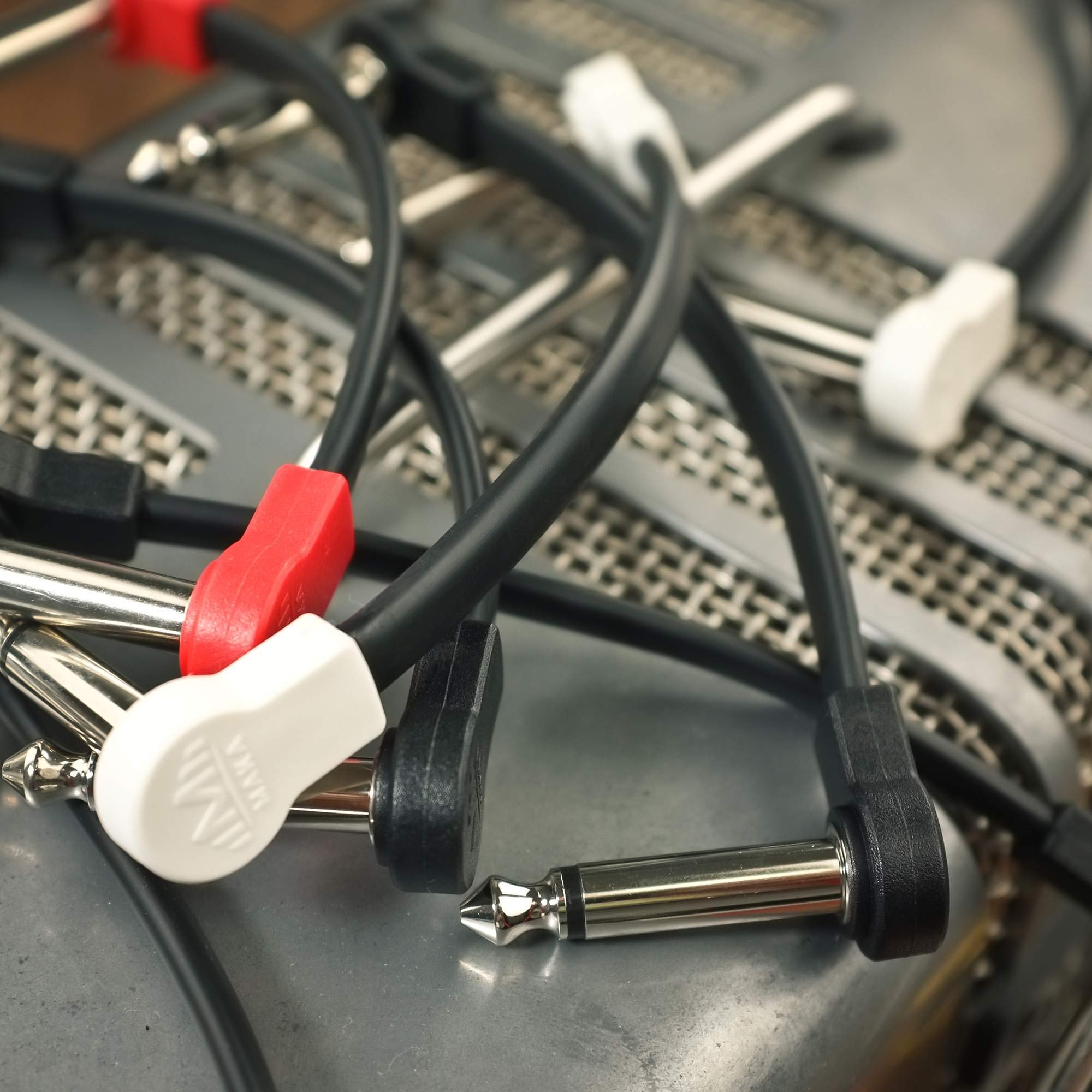 M Maka Flat Low Profile Guitar Patch Cable 8 Inch For Effects Pedals, S Shape, 1/4 Inch Right Angle, White, 3 Pack