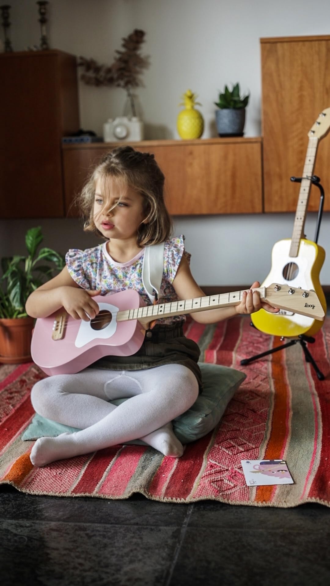 Loog Pro Guitar Stand For Electric And Acoustic Guitars