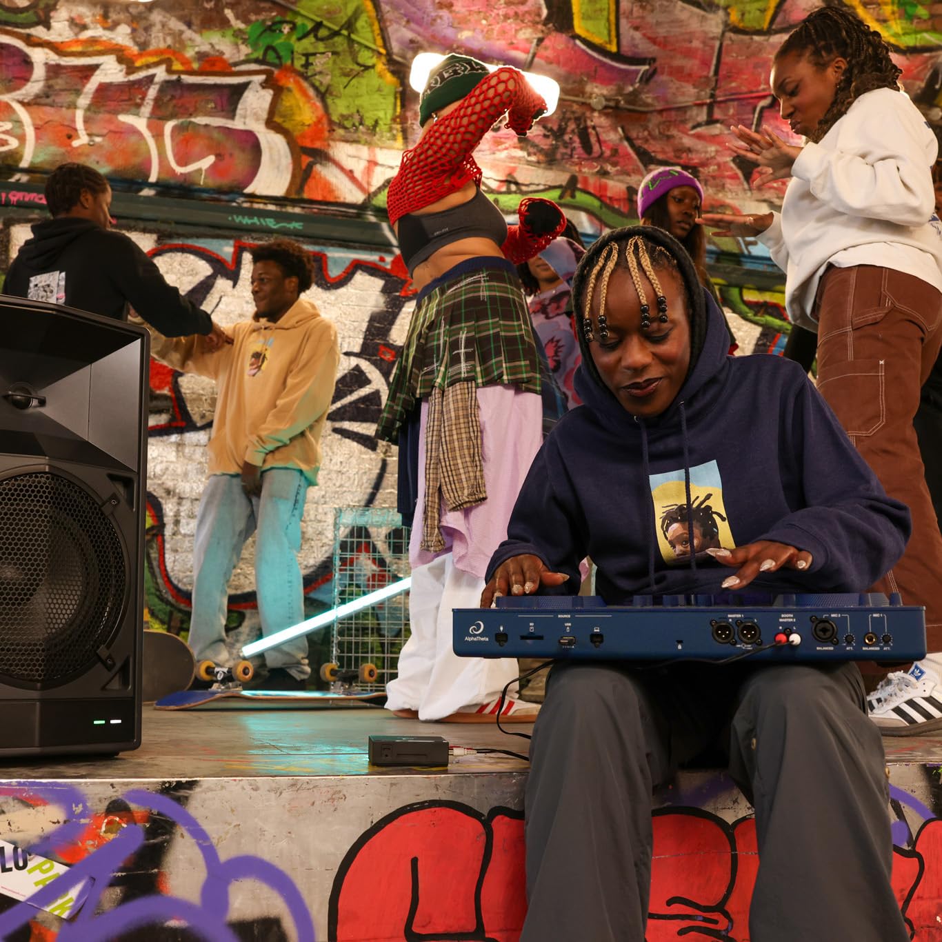 Alphatheta Omnis-Duo Portable All-In-One Battery Powered Dj Controller