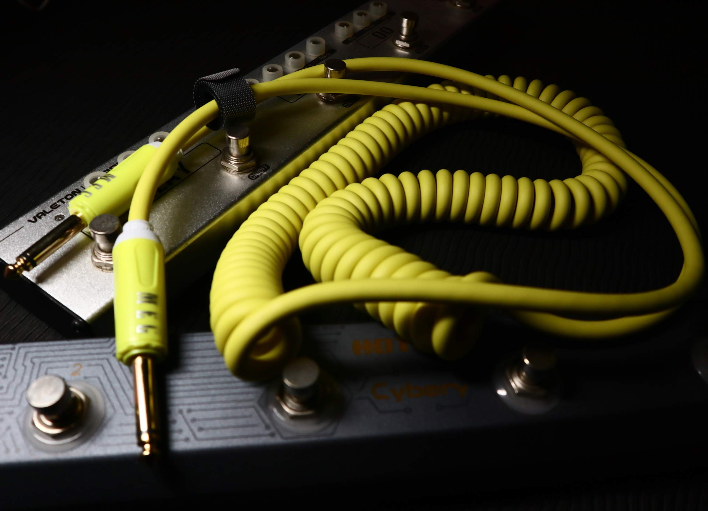 Aestivate Coiled Guitar Cable Electric Instrument Cable 10 Ft Curly Instrument Cable Coil Guitar Cable Stretchable Straight To Straight Dual Straight Plugs (Yellow)