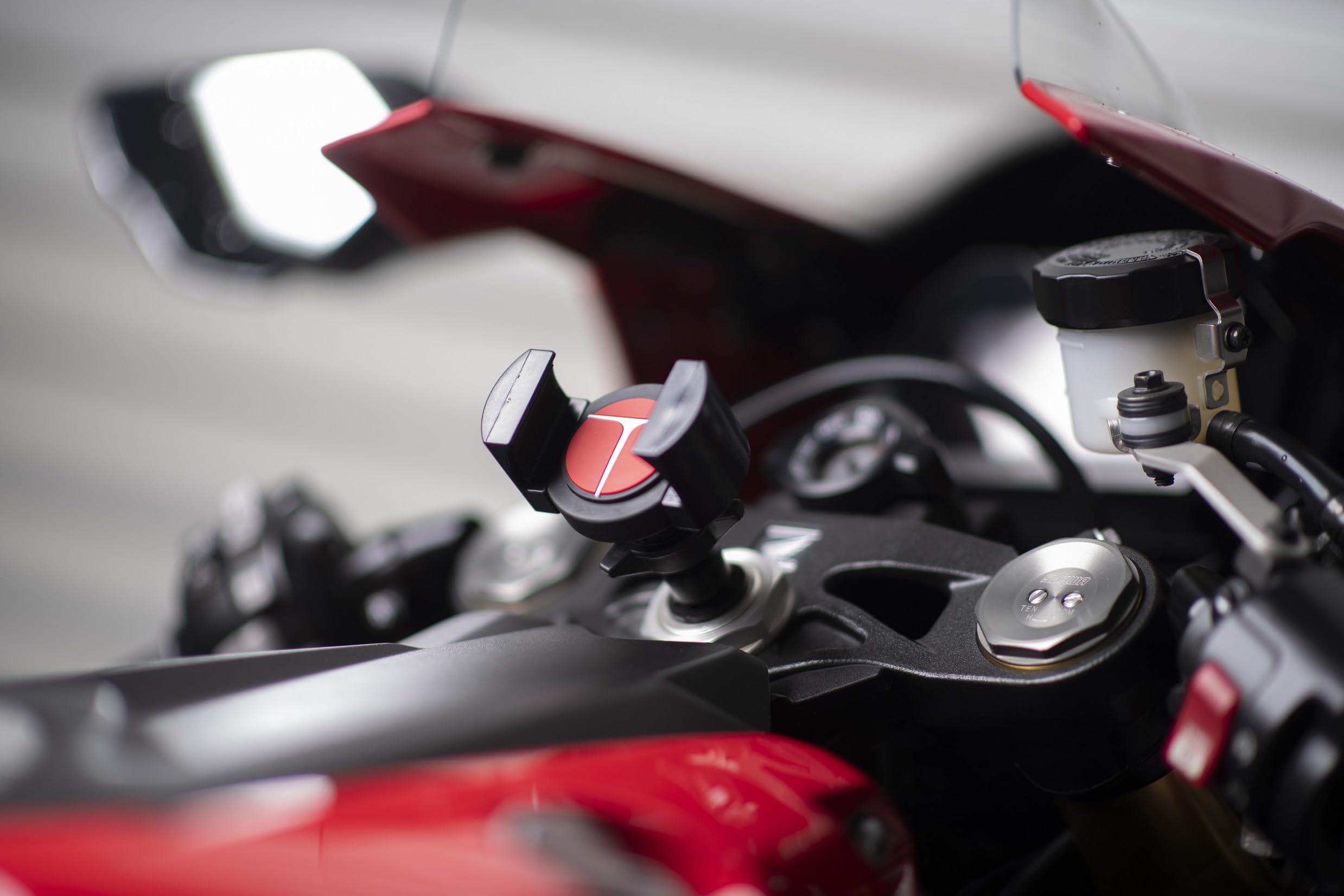 Universal Motorcycle Fork Stem Mount Kit   Techgripper   Universal Phone Mount And Gps Gripper, Fits Iphone Se 2Nd Gen,11,11 Pro