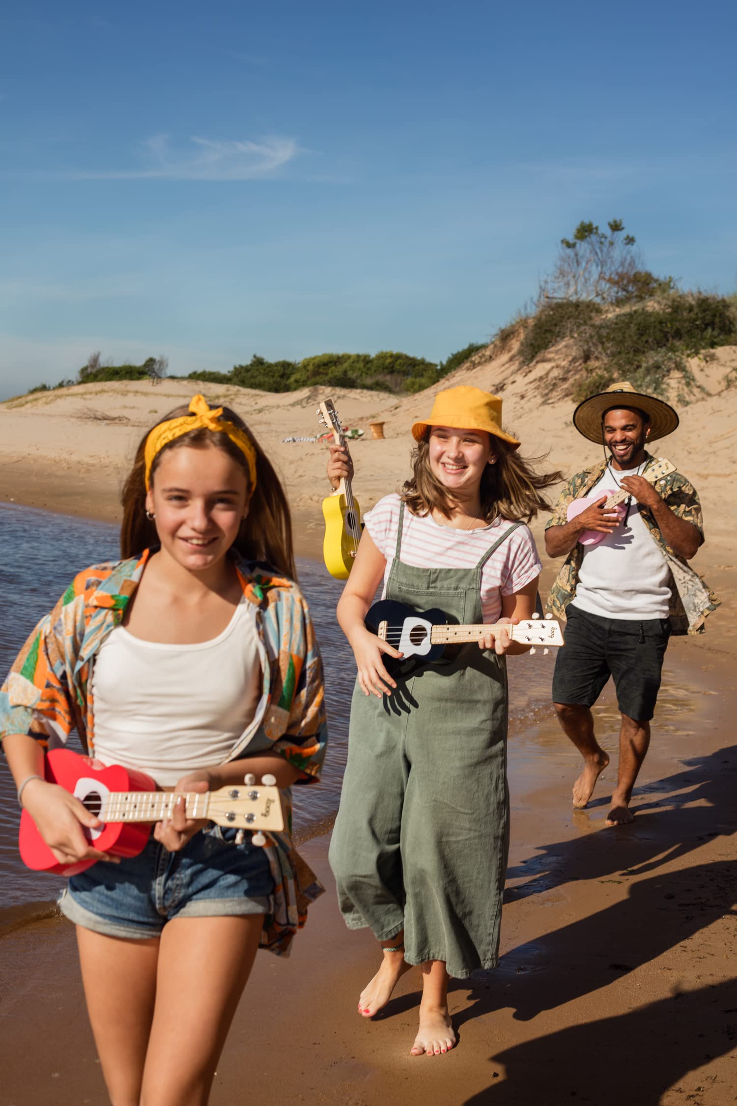 Loog Wood Soprano Ukulele For Kids & Beginners, App & Lessons, All Ages (Black)