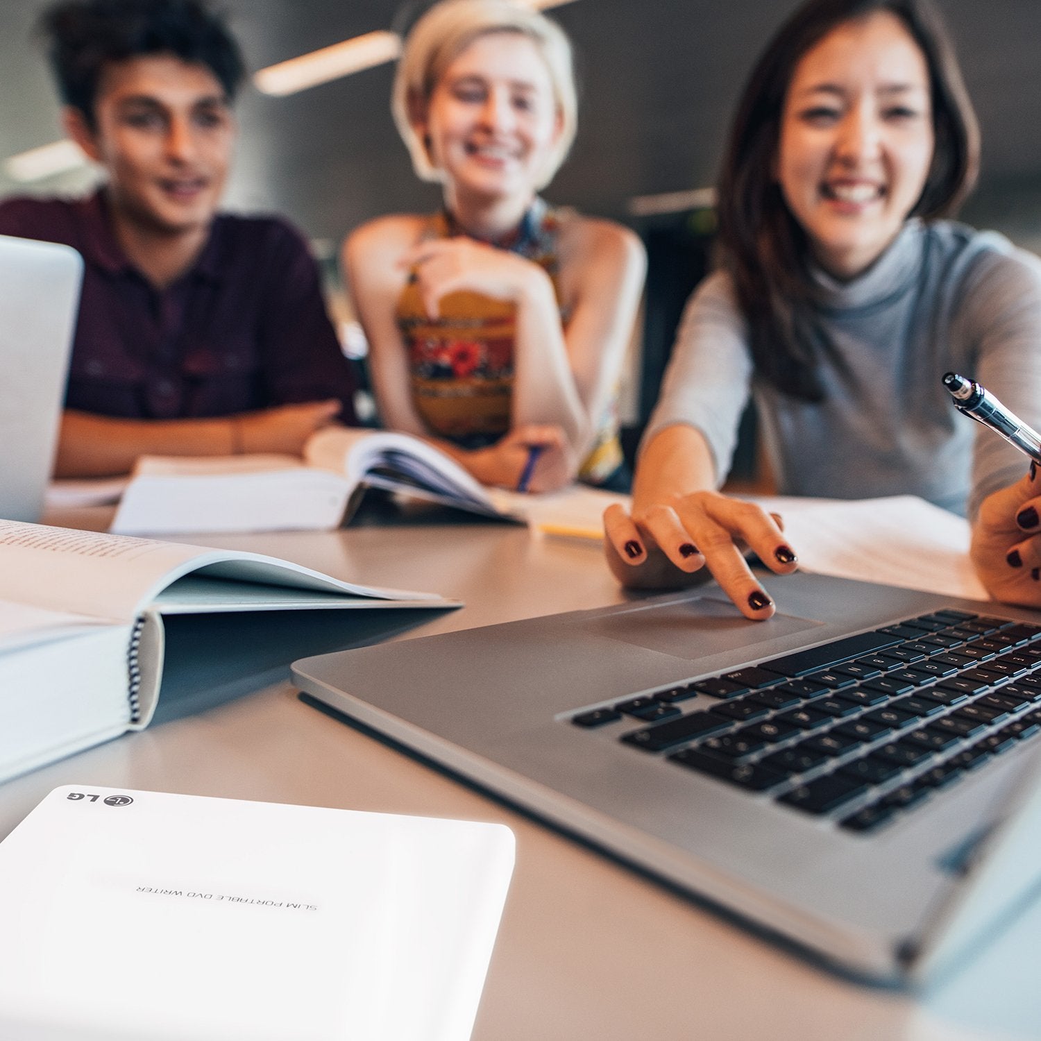 Lg Electronics 8X Usb 2.0 Super Multi Ultra Slim Portable Dvd+/ Rw External Drive With M Disc Support, Retail (White) Gp65Nw60