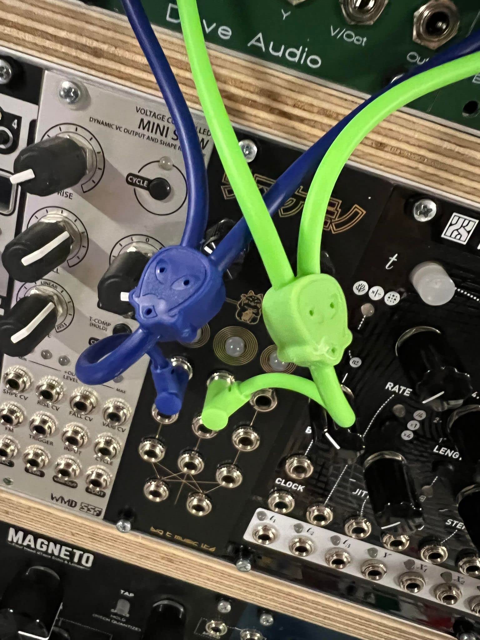 Starving Students Music Supplies Luigi'S Modular M Doppio Mini Y Right Angled Splitter Patch Cables 15Cm X 15Cm   2 Pack (Blue)