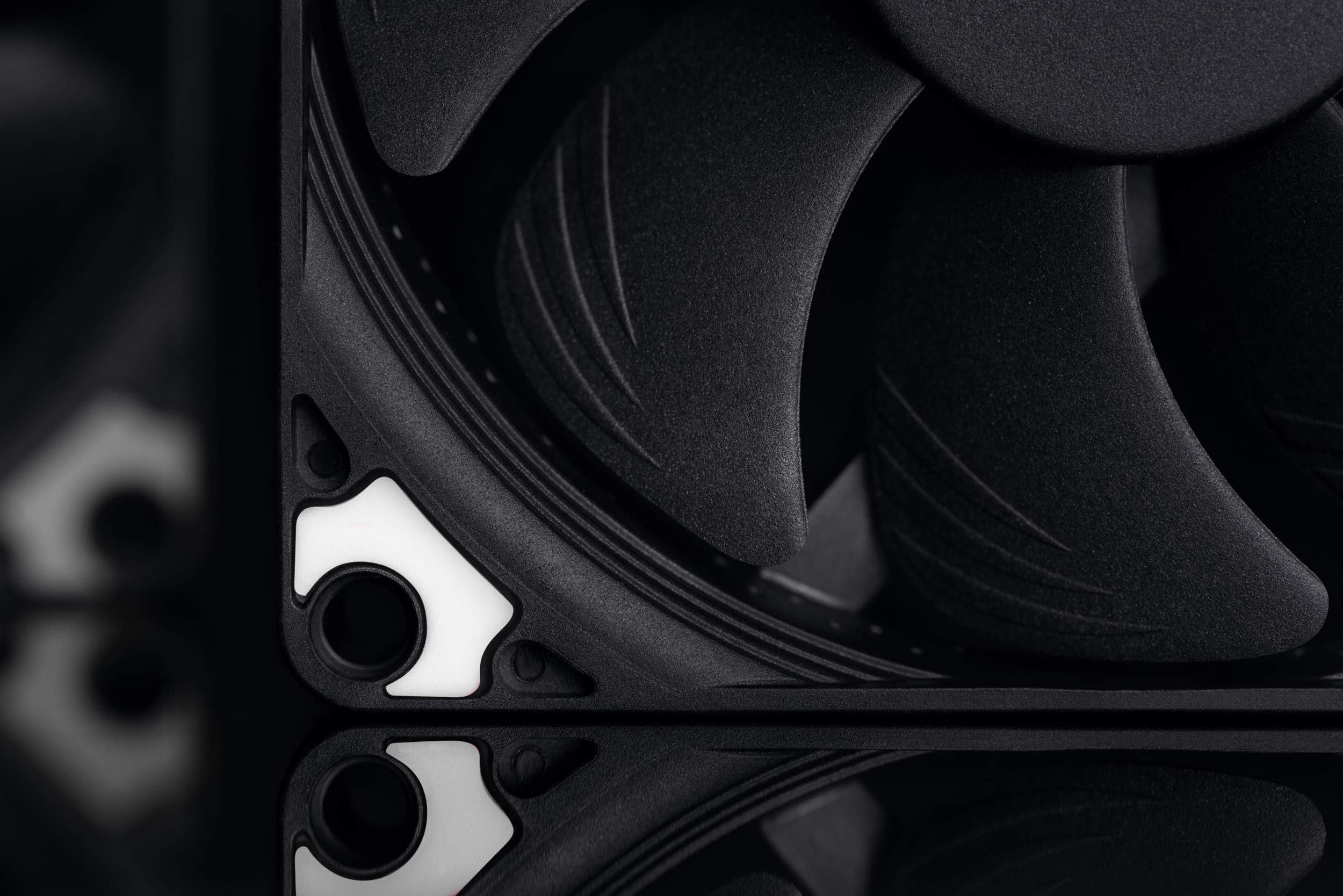 Noctua Nf A9X14 Hs Pwm Chromax.Black.Swap, Premium Quiet Slim Fan, 4 Pin (92X14Mm, Black)