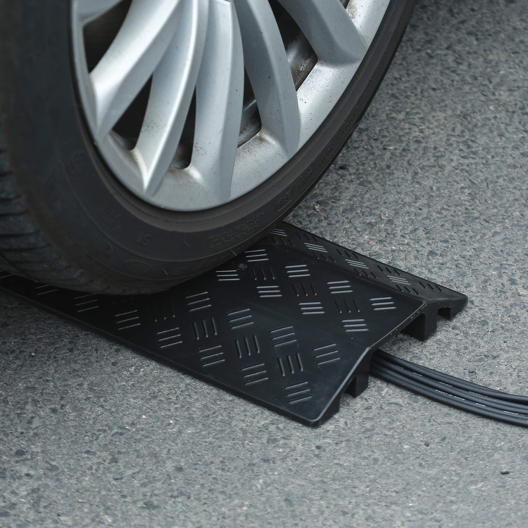 Anbotek   Medium 1 Piece   Floor Cord Cover Cord Protector Drop Over Drop Trak Cable Ramp For Office Warehouse   Black