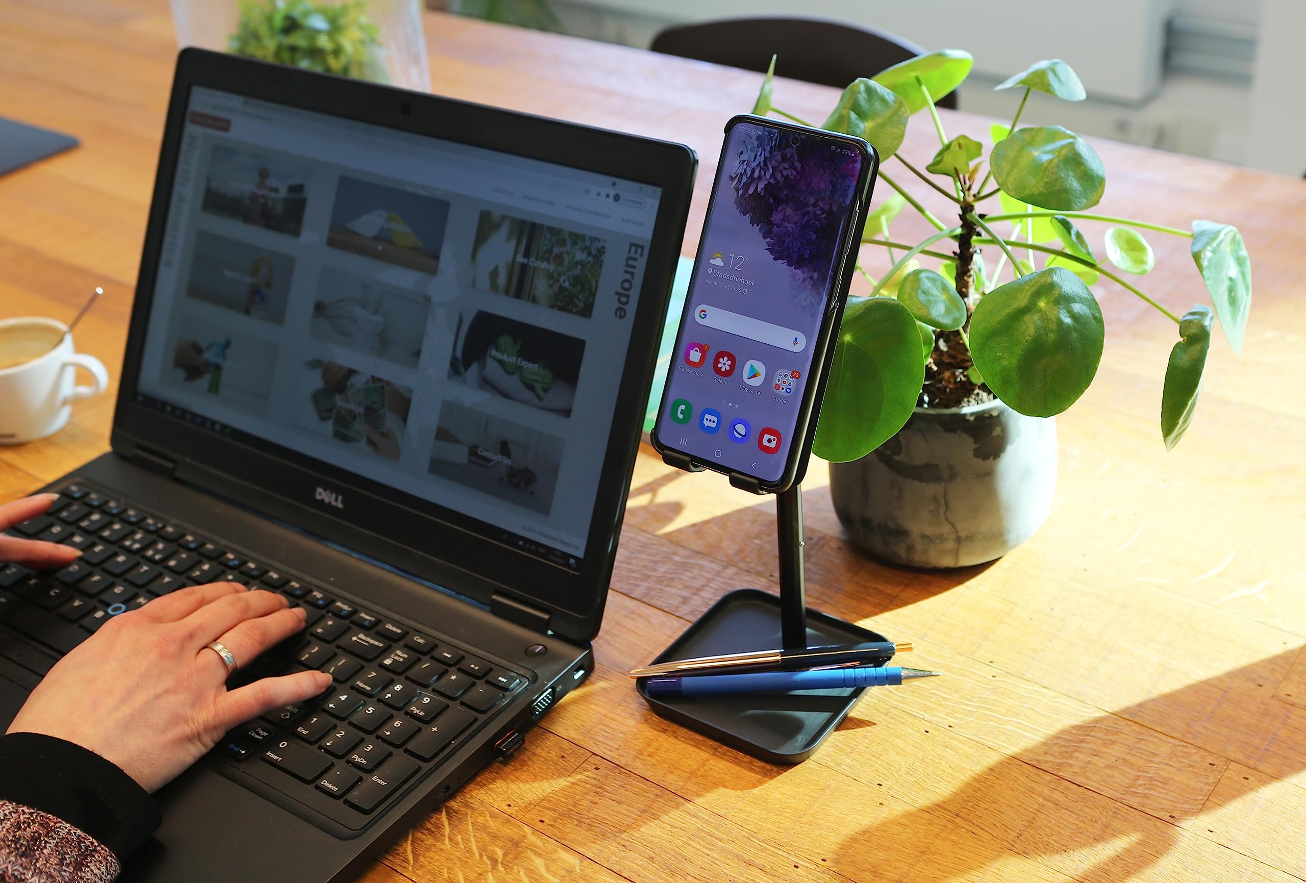 Kikkerland Extendable Portable Ergonomic Adjustable Universal Perfect Phone Stand With Tray - Thumbnail 4