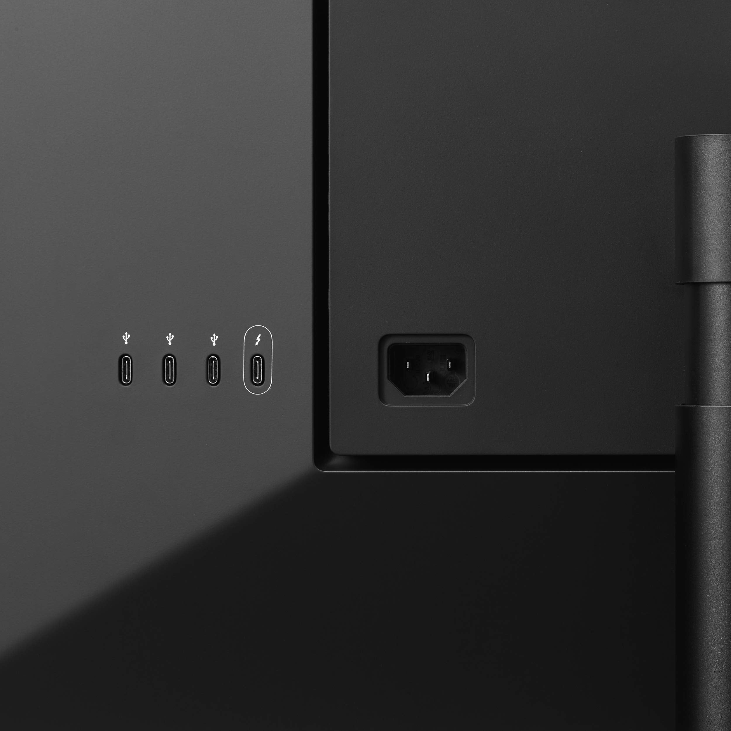 Lg 27Md5Kl-B 27 Inch Ultrafine 5K (5120 X 2880) Ips Display With Macos Compatibility, Dci-P3 99% Color Gamut And Thunderbolt 3 P