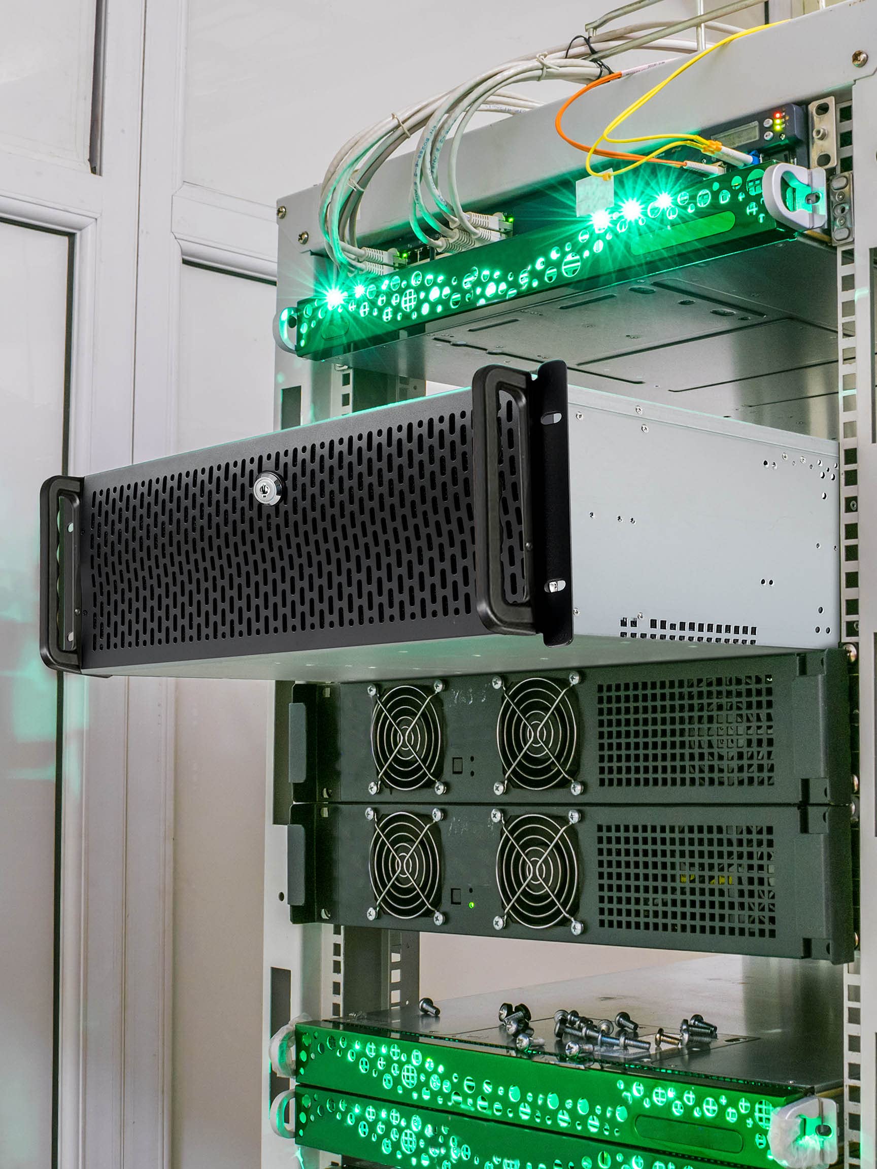 Rosewill 4U Server Chassis Rackmount Case | 8 3.5 Hdd Bays, 3 5.25 Devices | E-Atx Compatible | 5 Front 120Mm Fans, 2 Rear 80Mm