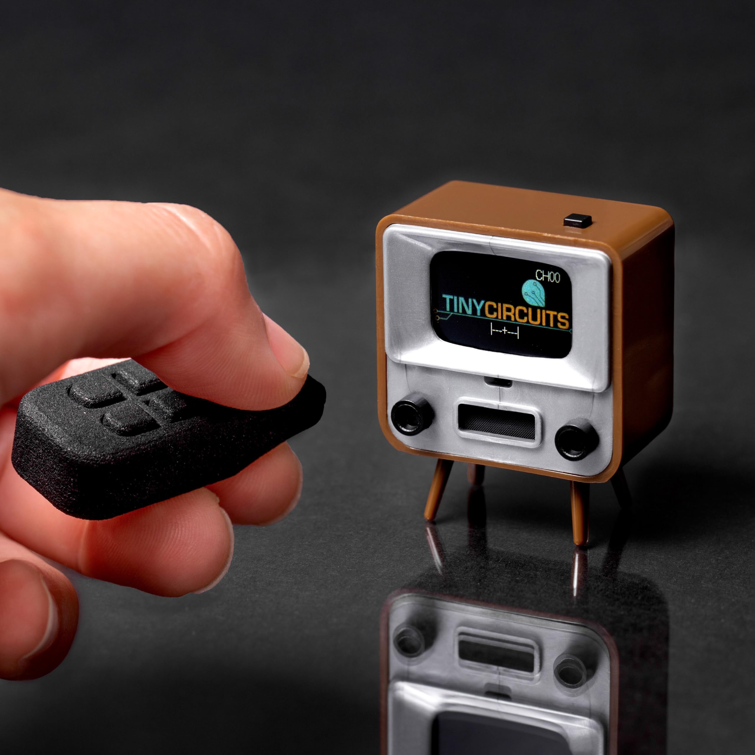 Tinytv 2   Portable Retro Television With Working Rotary Knobs   Load Your Own Videos Easily Via Usb Onto Your Own Minature Tv (