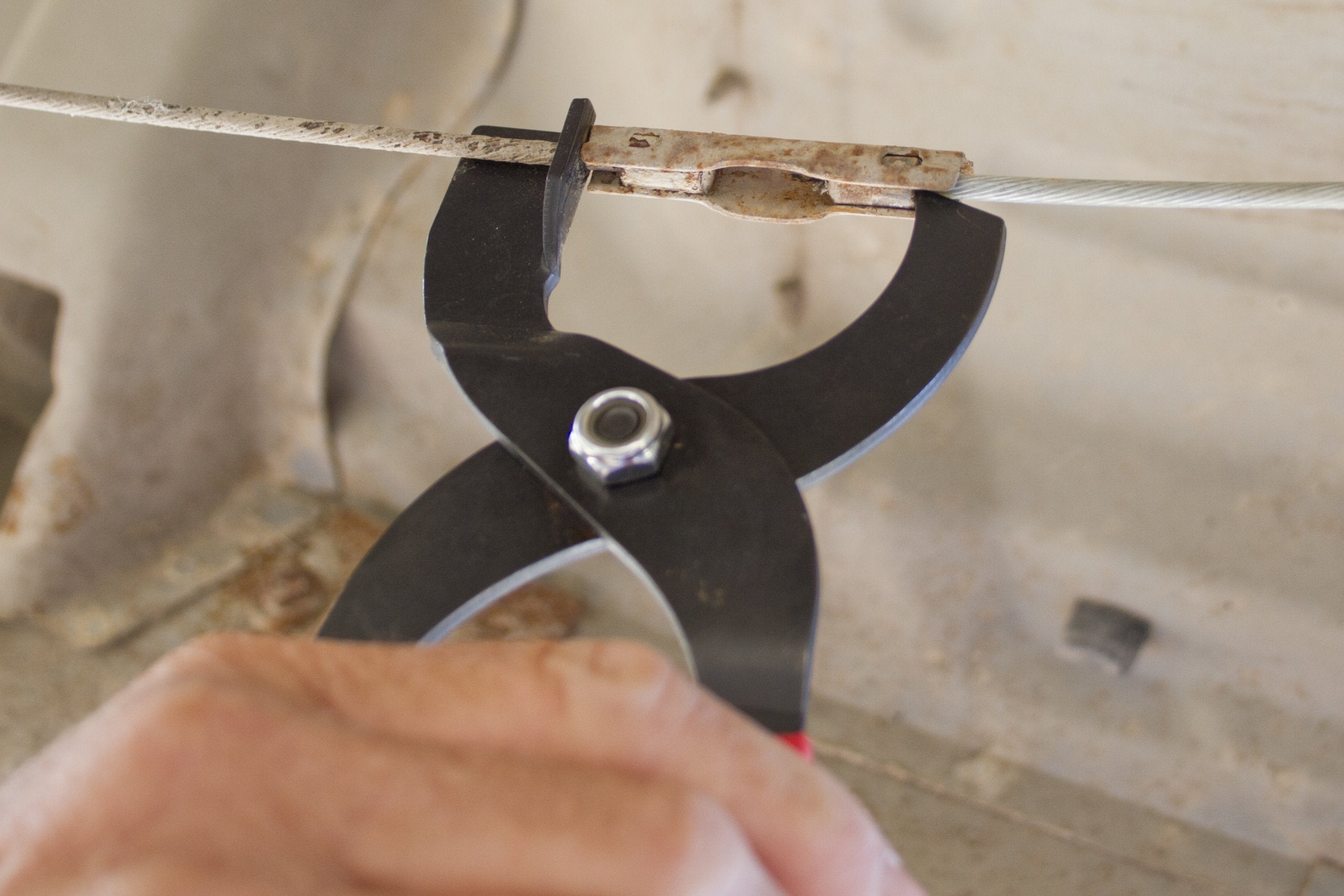 Lisle 44220 Emergency Brake Cable Release Tool 14.5 X 4.75 X 1.38 Inches