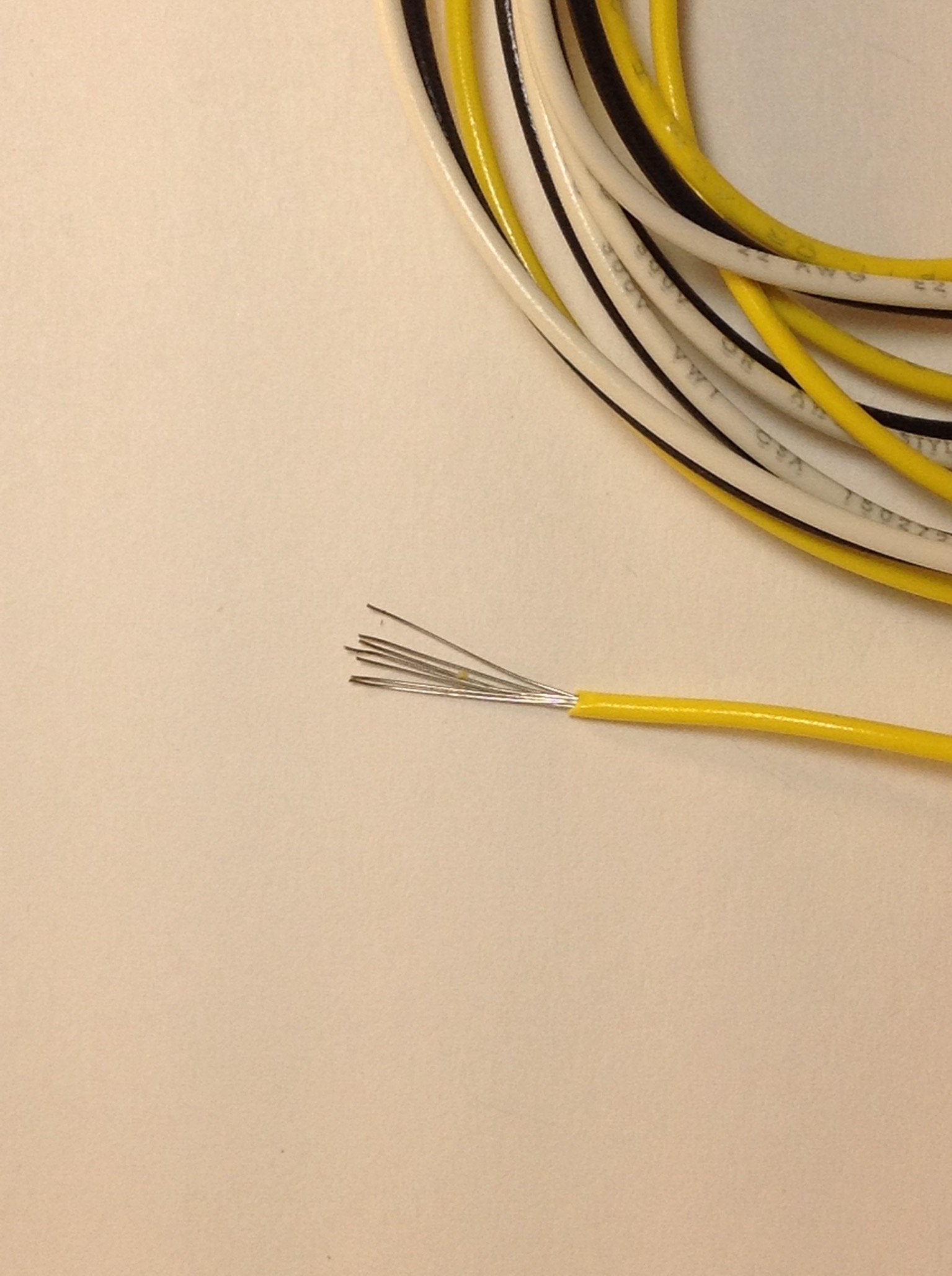 Axegrinderz 22 Ga Handy Pack Of Pvc Coated Guitar Wire 22 Gauge Black   White   Yellow (15 Feet)