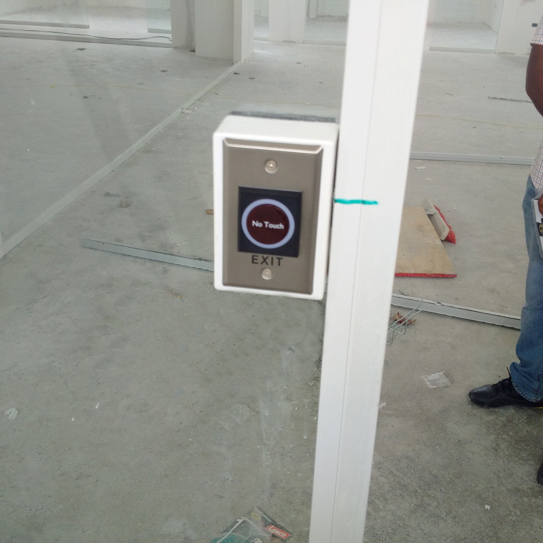 Mengqi Control 4 Doors Ip Based Security Access Control Kit With Metal Case 110V Power Box Rfid Reader+Infrared Exit Button+Desktop Enroll Reader+Rfid Keychains/Cards App Remotely Open Door