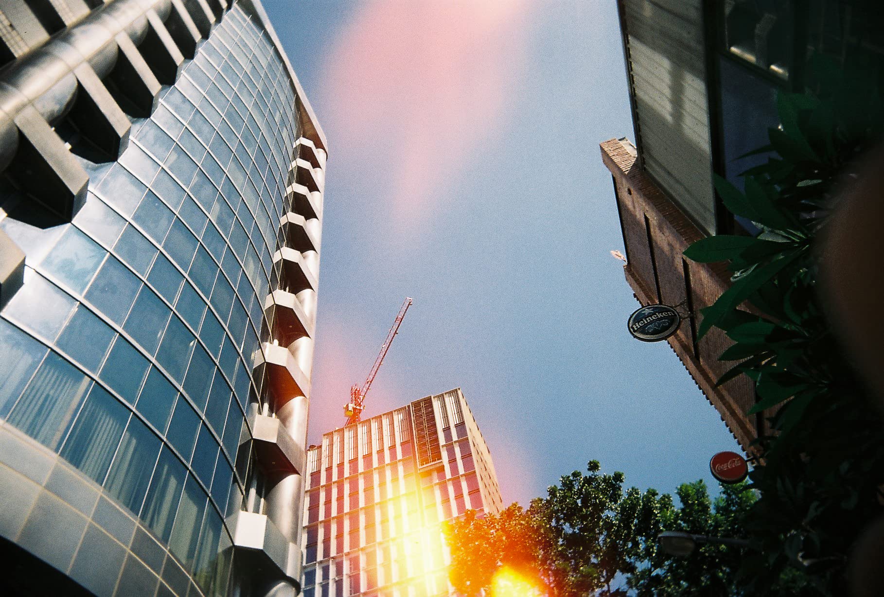 Reto Ultra Wide And Slim 35Mm Reusable Daylight Film Camera   22Mm Wide Lens, Focus Free, Light Weight, Easy To Use (Pastel Pink