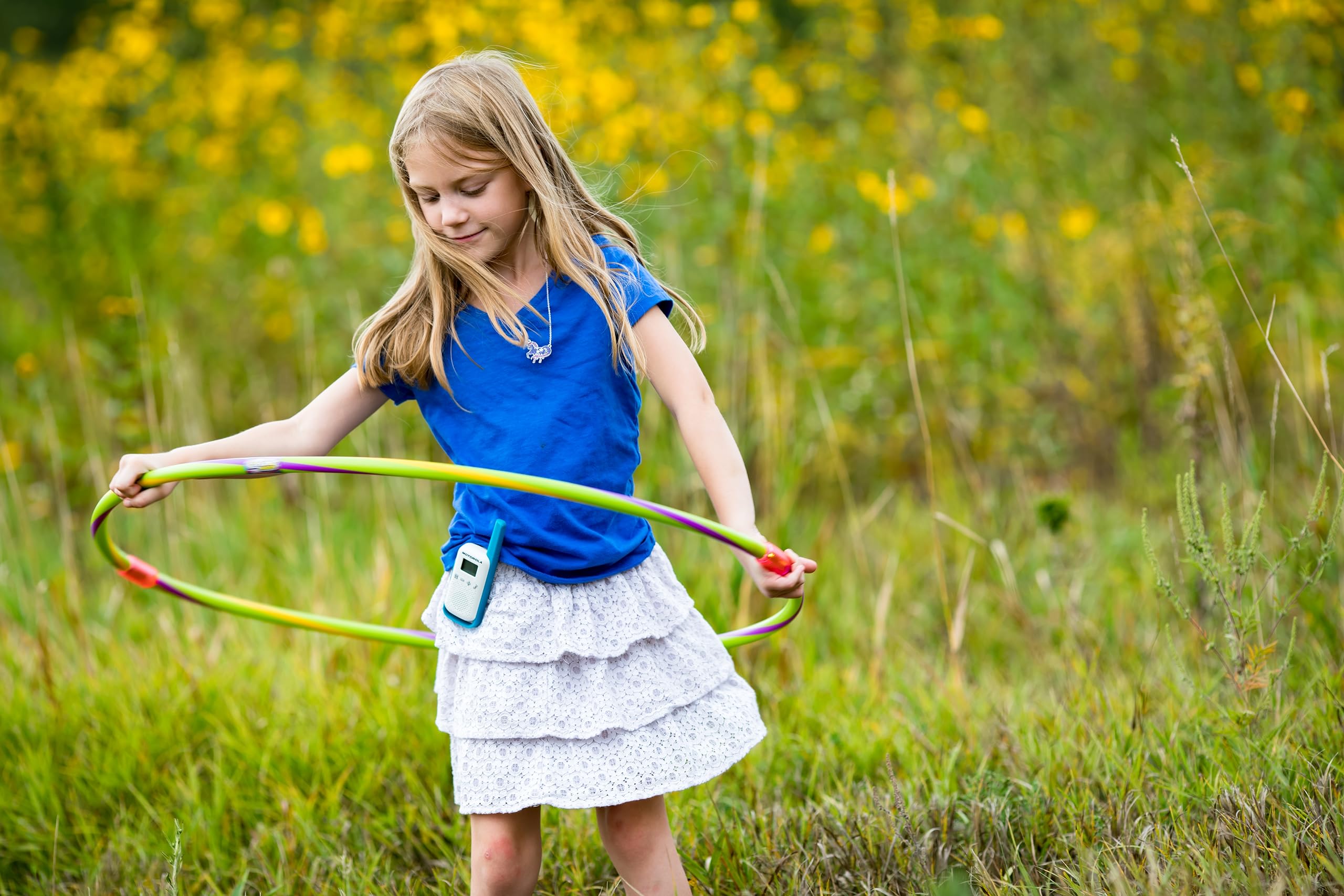 Motorola Solutions, Portable Frs, T114, Talkabout, Two Way Radios, Battery Operated, 22 Channel, 16 Mile, White/Blue, 2 Pack