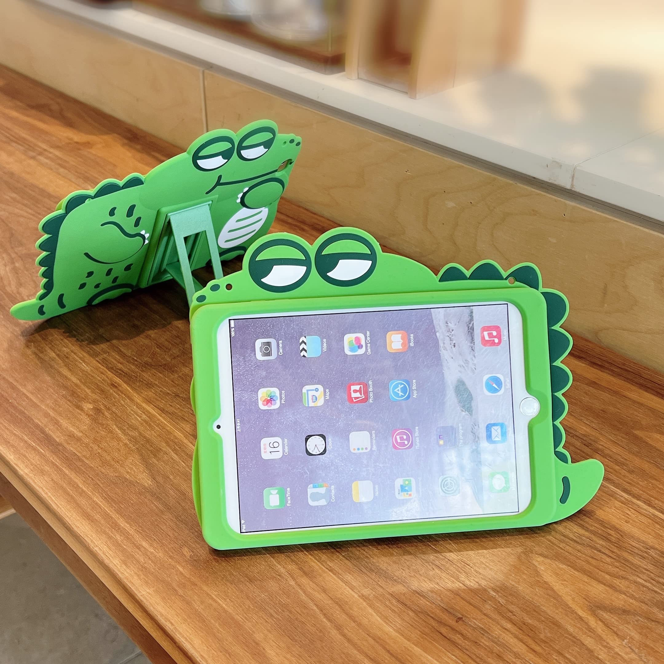 Lubiogio 3D Cute Crocodile Case For Ipad 9Th/8Th/7Th Generation (2021/2020/2019) 10.2 Inch With Strap,Kawaii Cartoon Green Croco