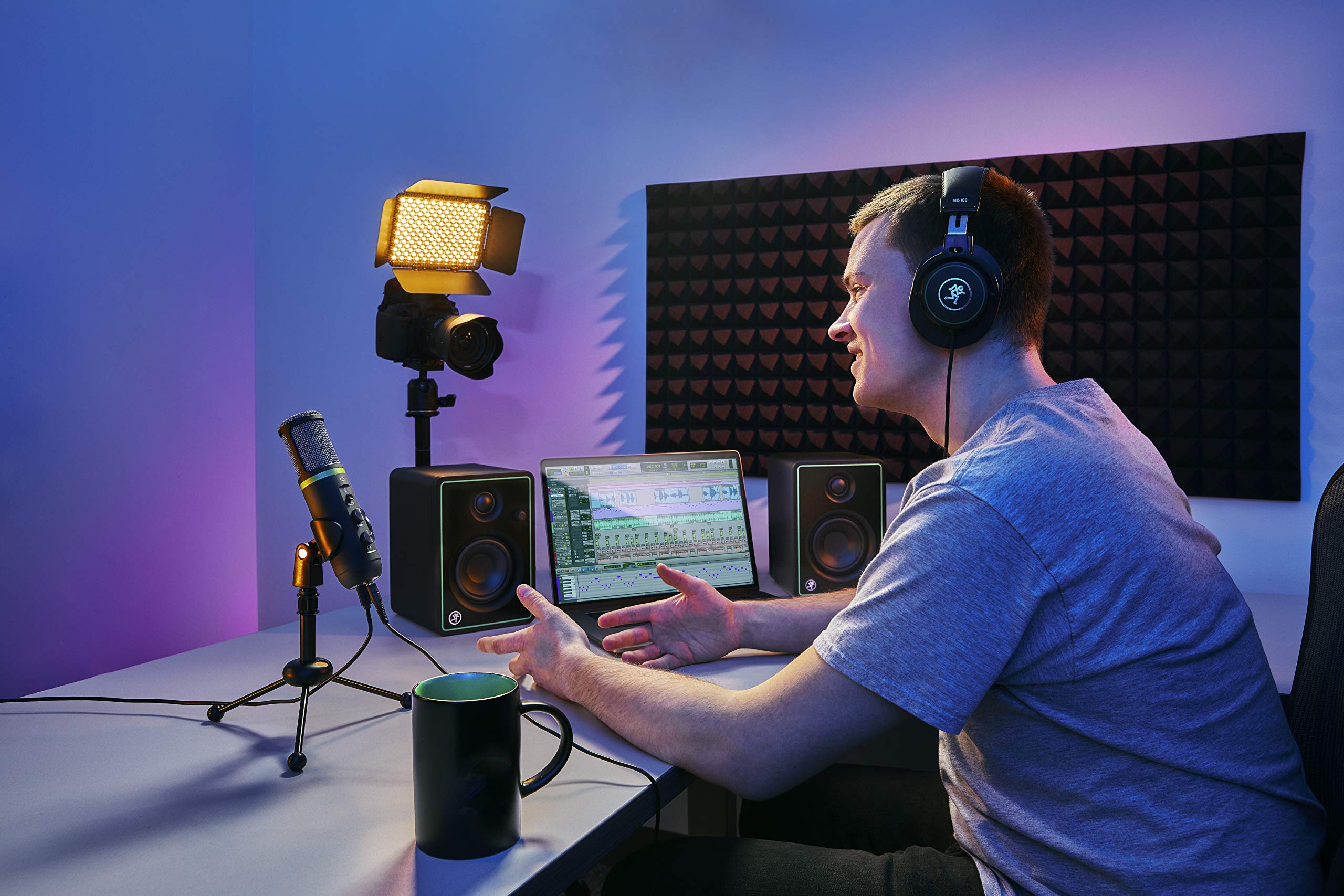 Mackie Creator Bundle With Usb Microphone And Monitors