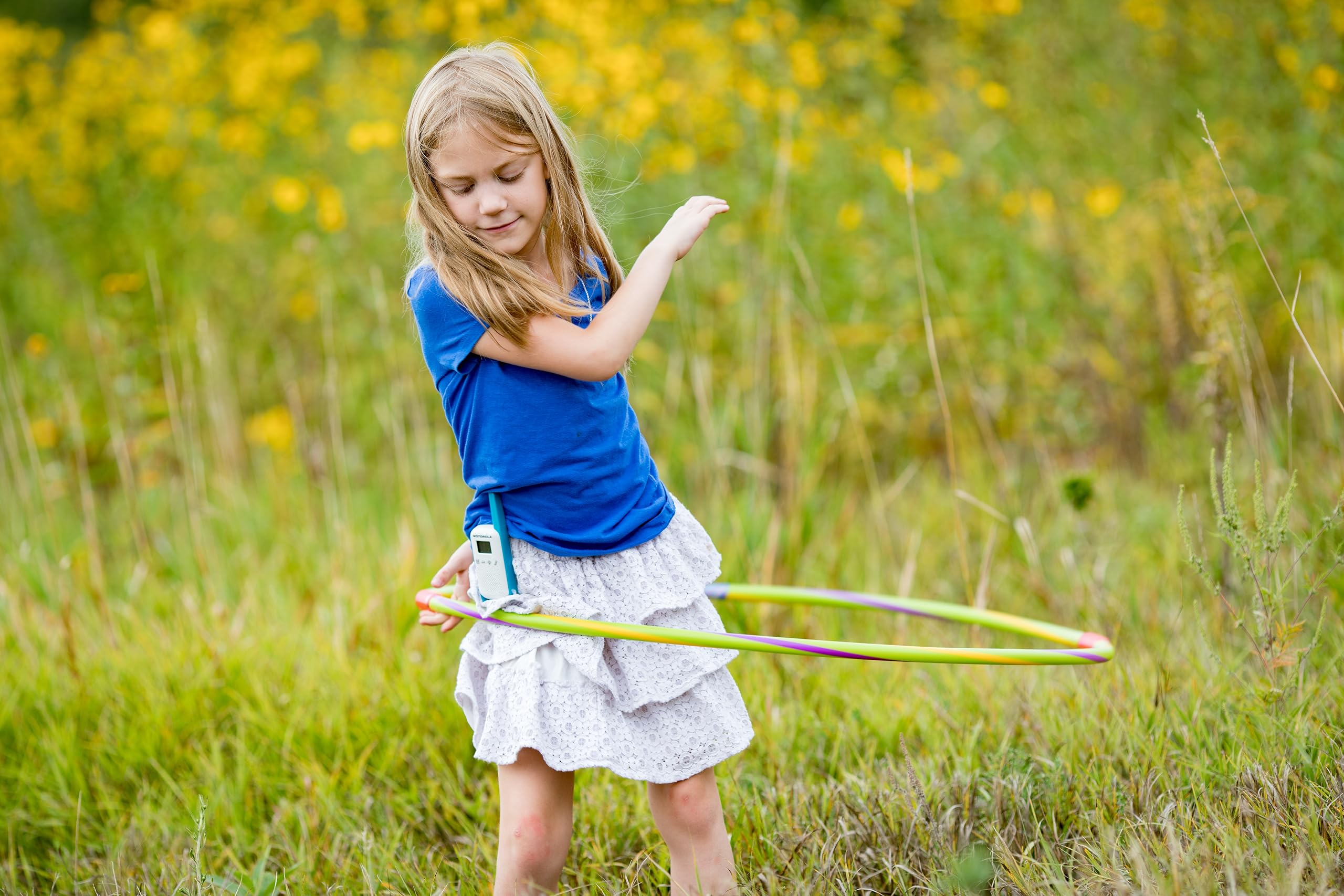 Motorola Solutions, Portable Frs, T114, Talkabout, Two Way Radios, Battery Operated, 22 Channel, 16 Mile, White/Blue, 2 Pack