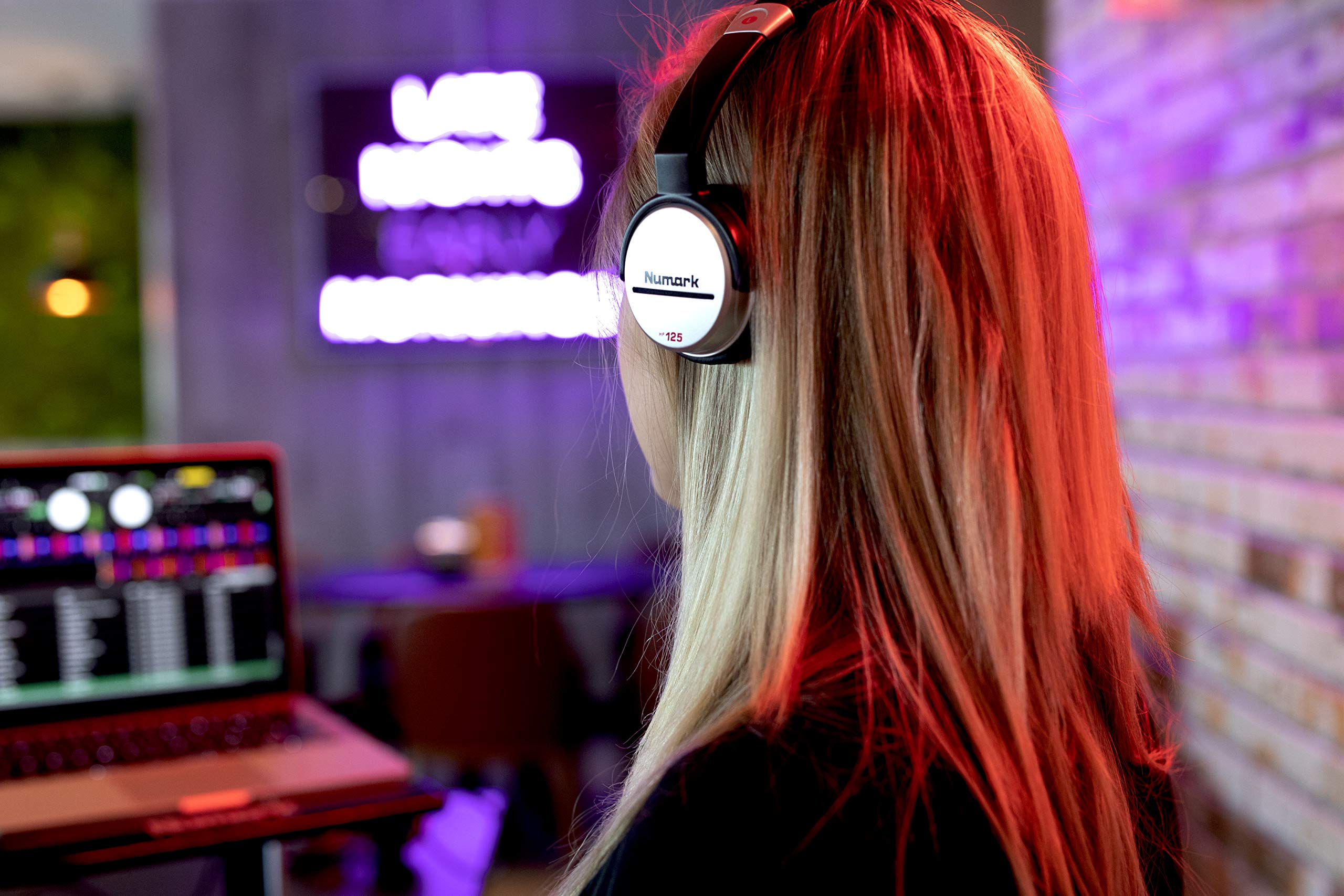 Numark Hf125 | Ultra Portable Professional Dj Headphones With 6Ft Cable, 40Mm Drivers For Extended Response & Closed Back Design