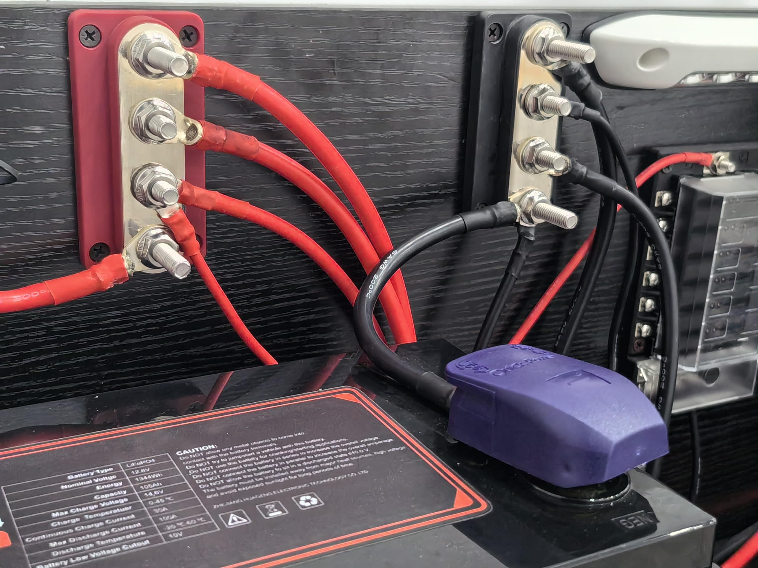 T Tocas 300A Bus Bar 48V Marine 12V Power Distribution Block With Cover 4X 5/16'' (M8) Terminal Studs Max 300V Ac 48V Dc Positiv