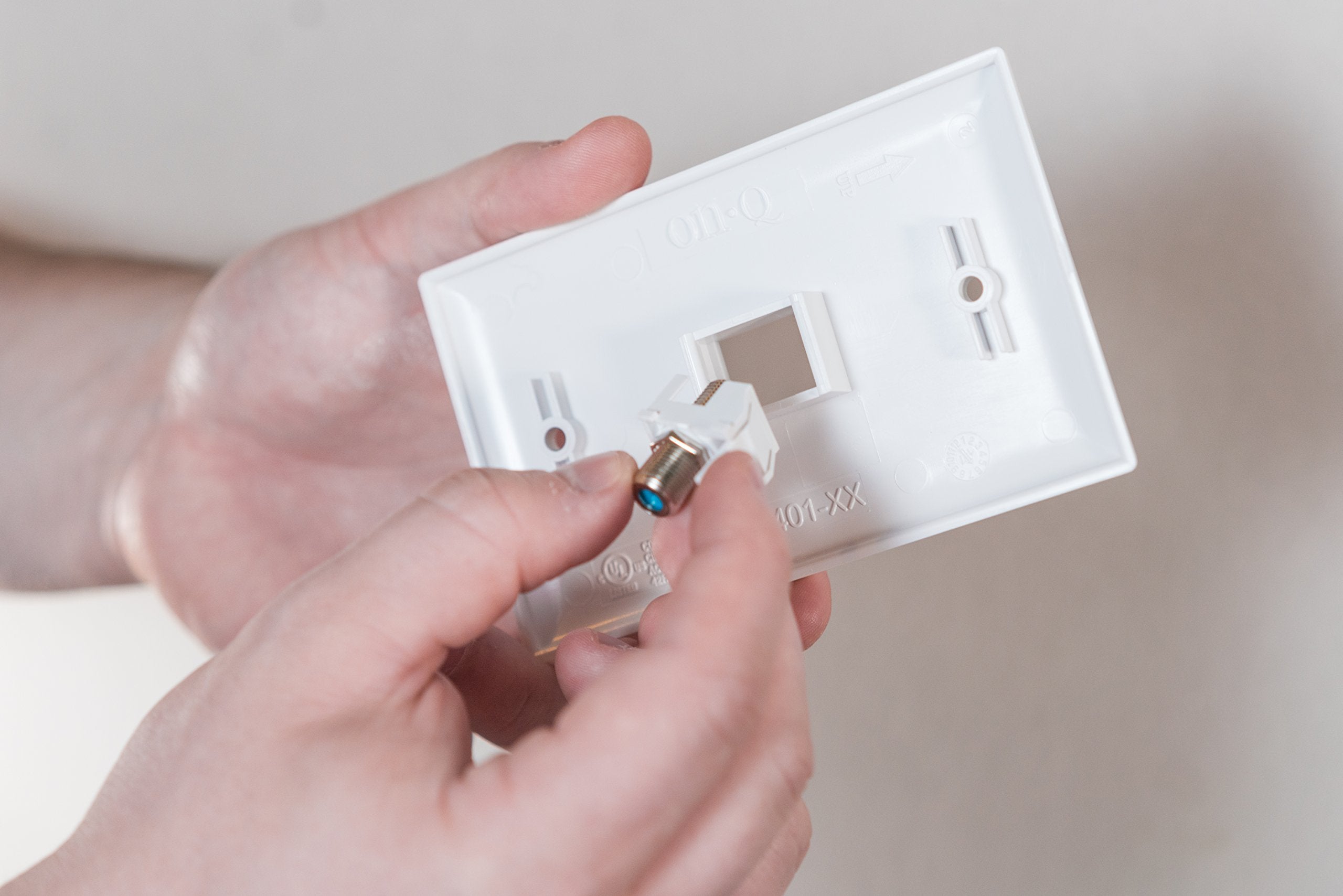 Legrand   Onq Recessed Keystone Coax Insert, F Keystone Connector, 3Ghz Keystone F 81 Coupler, Nickel, White, 5 Pack, F3481Whv5