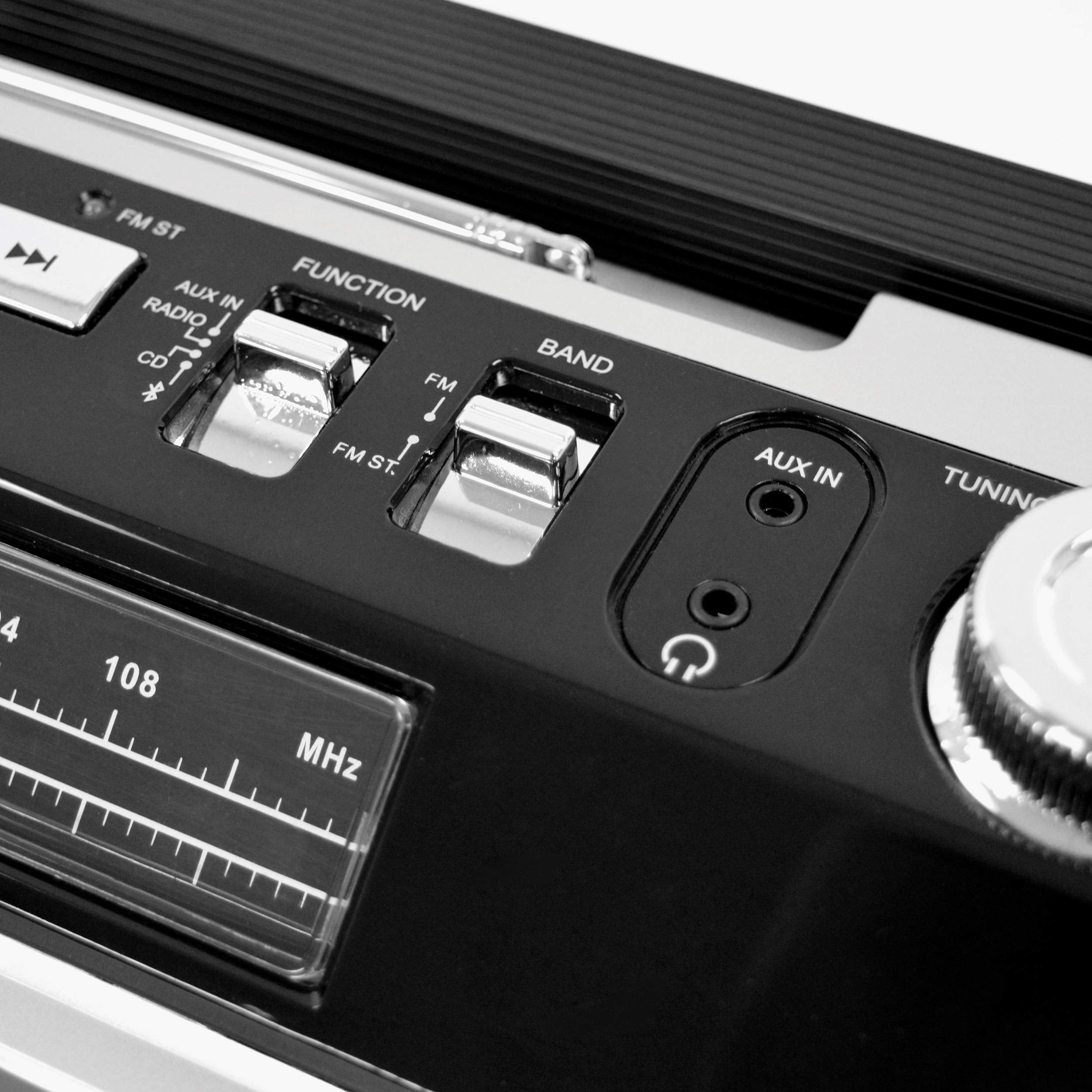 Studebaker Sb2145B 80S Retro Street Bluetooth Boombox With Fm Radio, Cd Player, Led Eq, 10 Watts Rms Power And Ac/Dc