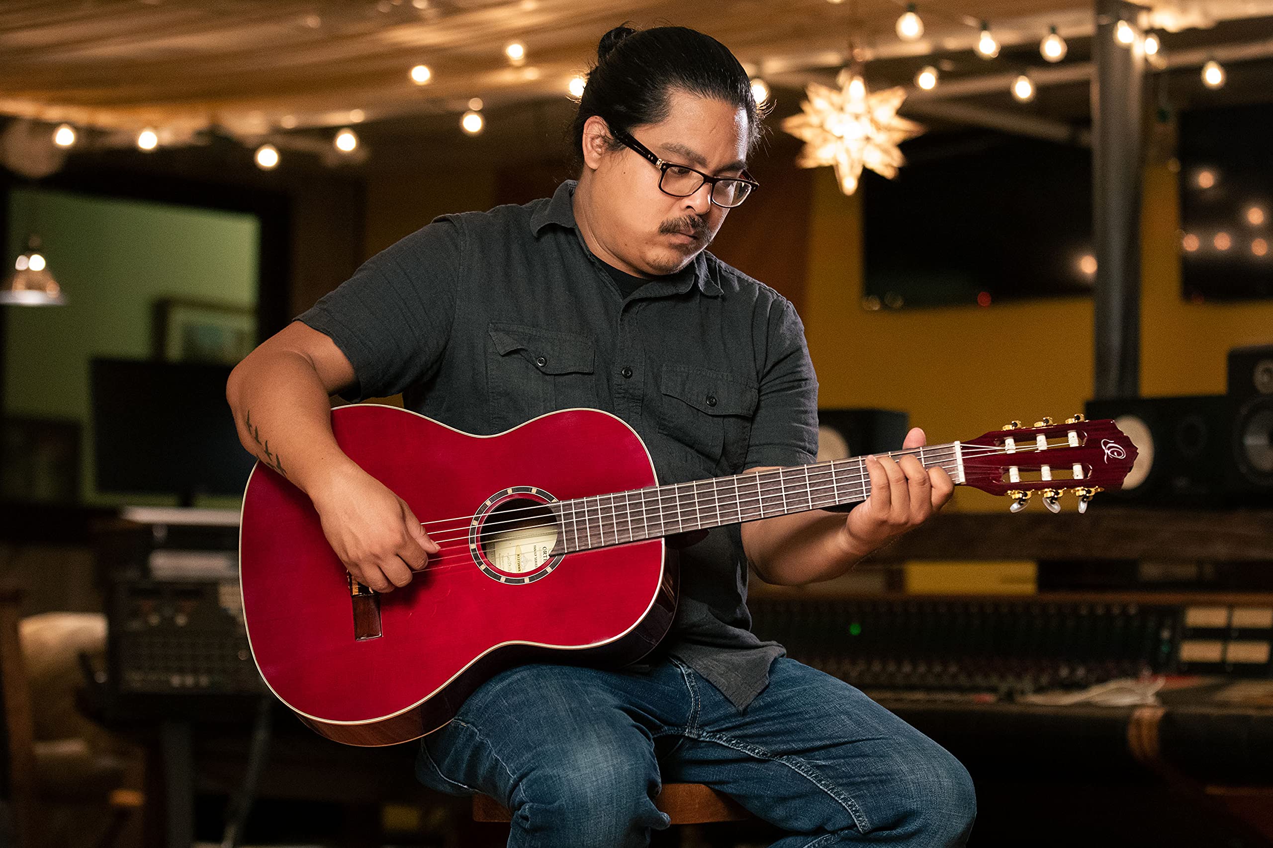 Ortega Guitars 6 String Family Series Pro Solid Top Slim Neck Nylon Classical Guitar W/Bag, Right (R131Sn-Wr)