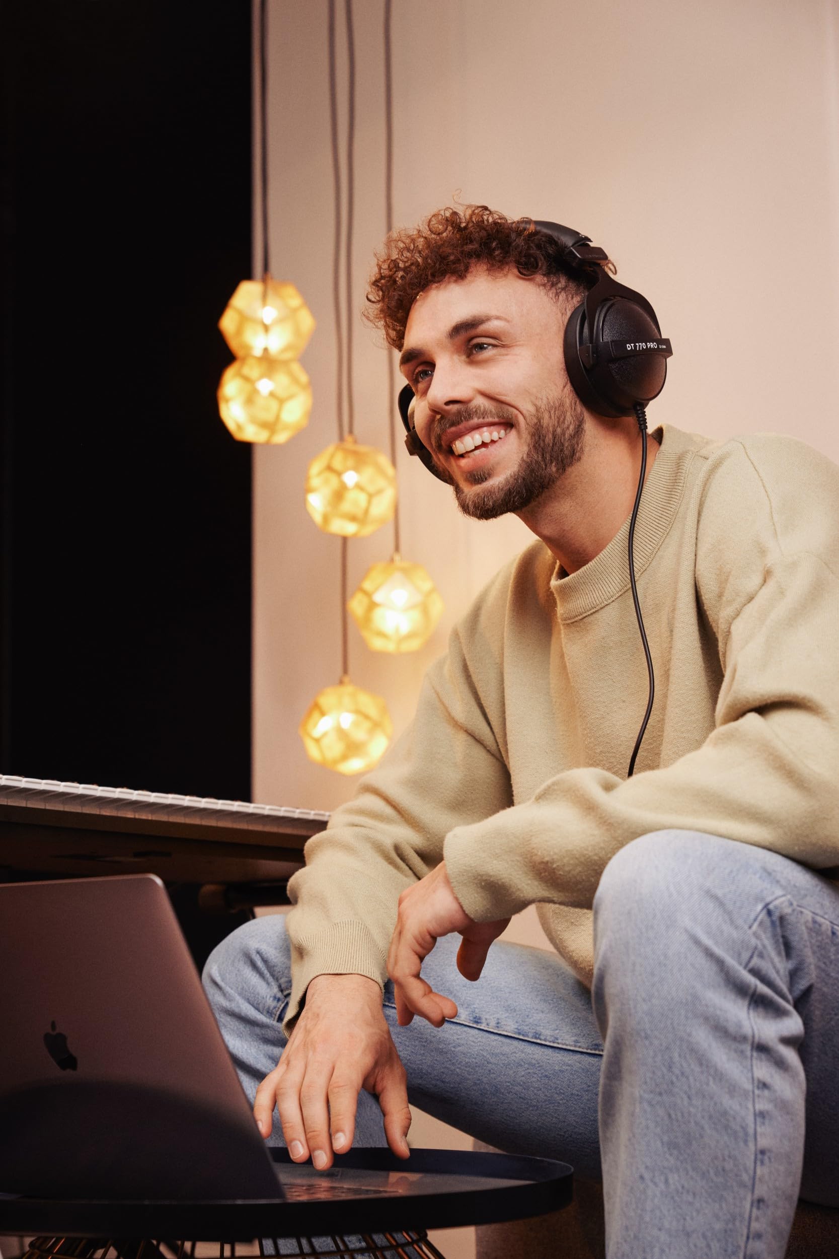 Beyerdynamic Dt 770 Pro 32 Ohm Over Ear Headphones In Black. Enclosed Design, Wired For Professional Sound In The Studio And On