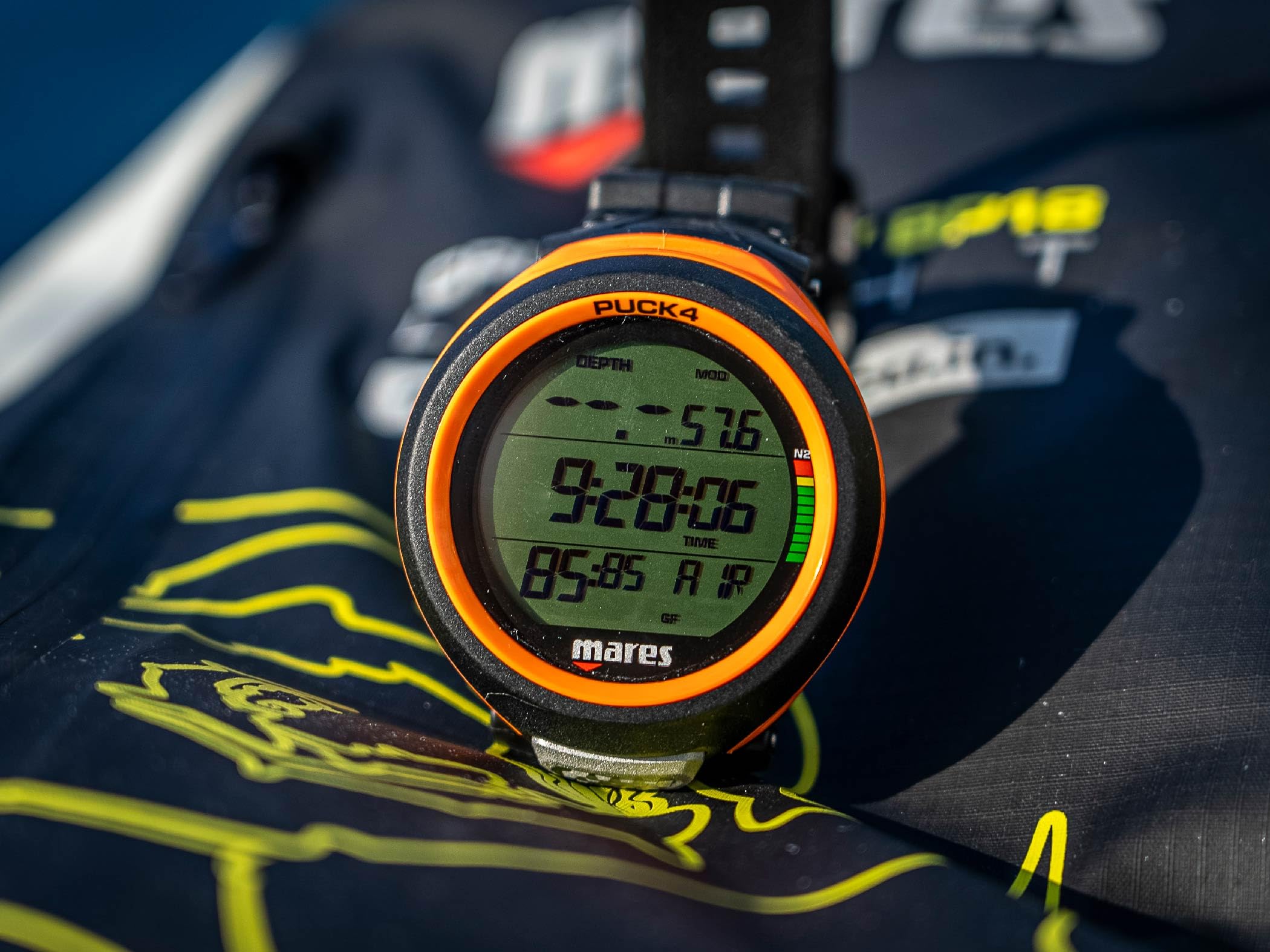 Mares Puck 4 Wrist Dive Computer | Entry-Level Watch-Style One Button Control Underwater Scuba Diving Computer, Black/Orange