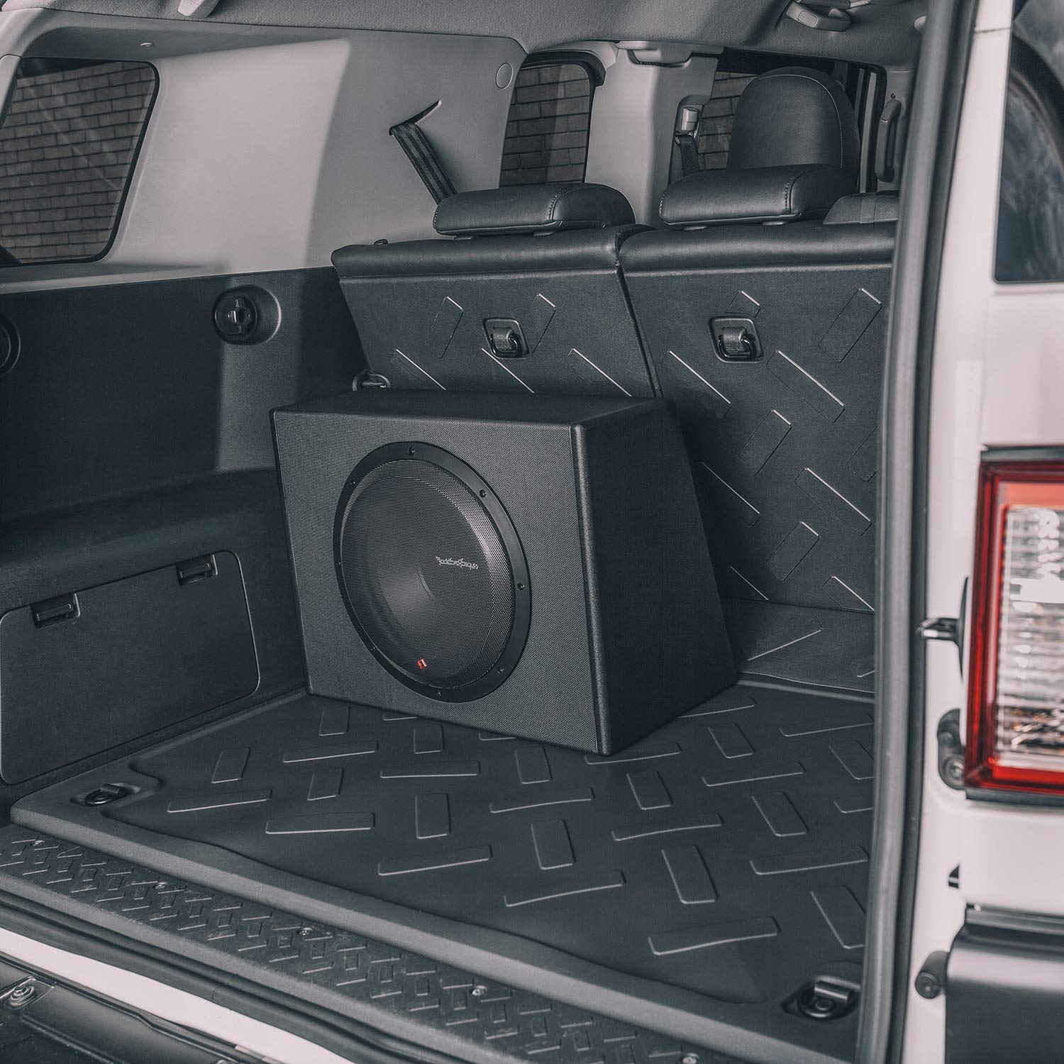 Rockford Fosgate Punch P300 12 Single 12' 300 Watt Amplified Subwoofer In Enclosure   Black