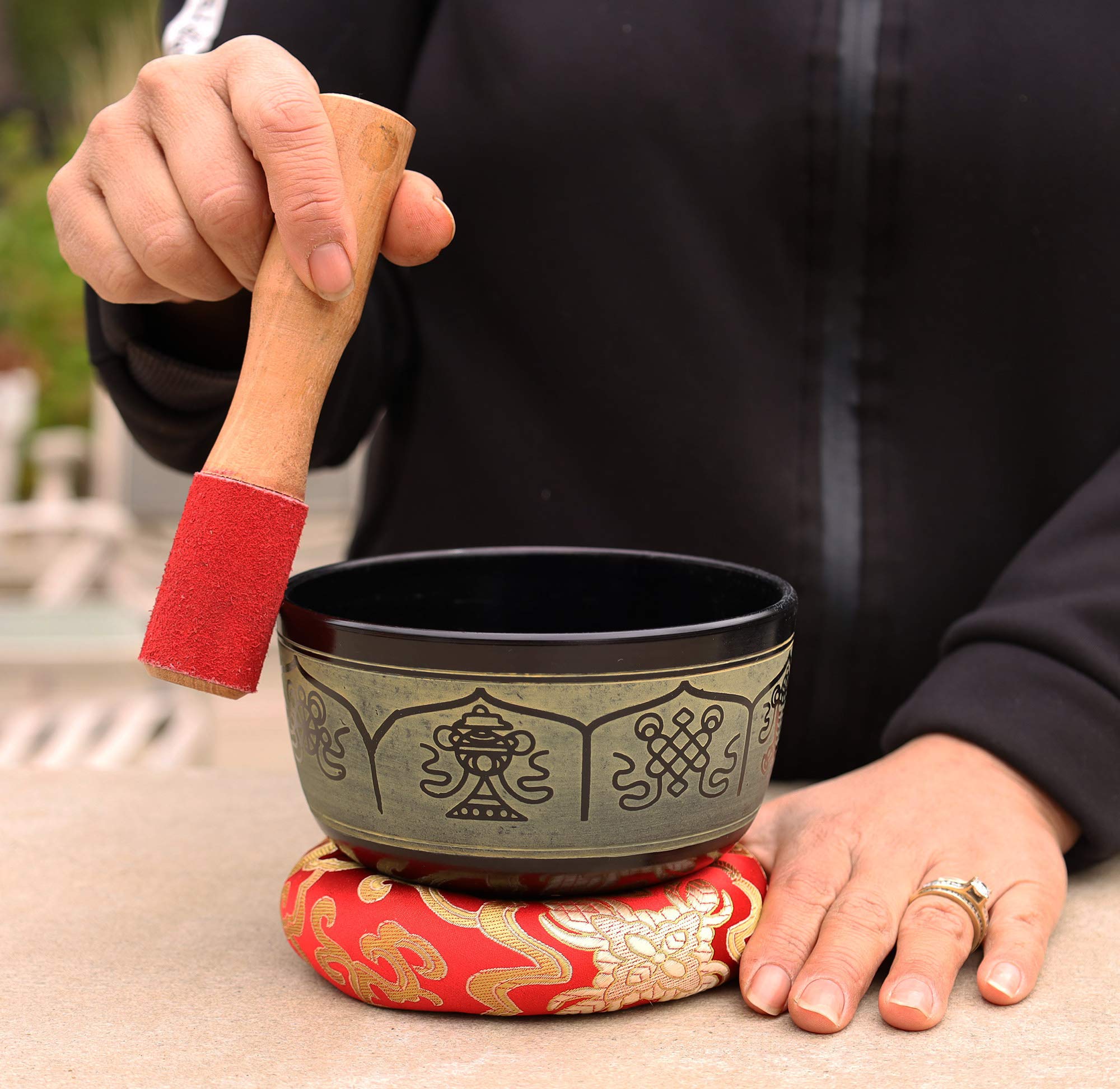 Dharmaobjects Tibetan Meditation 8 Lucky Symbols Singing Bowl Mallet Mat Cushion Set (5 Inches, 8 Lucky Symbols)