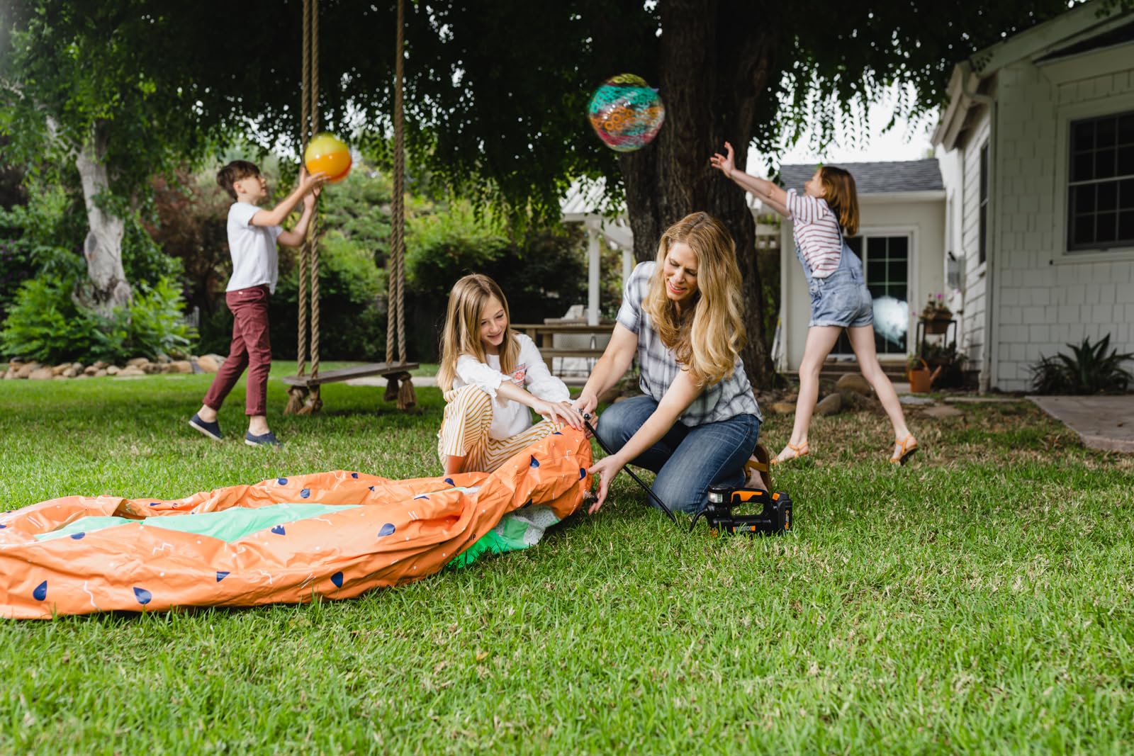 Worx Wx092L 20V 2.0Ah 2 In 1 Cordless Inflator Battery And Charger Included, Max. 10 Bar, Digital Pressure Display