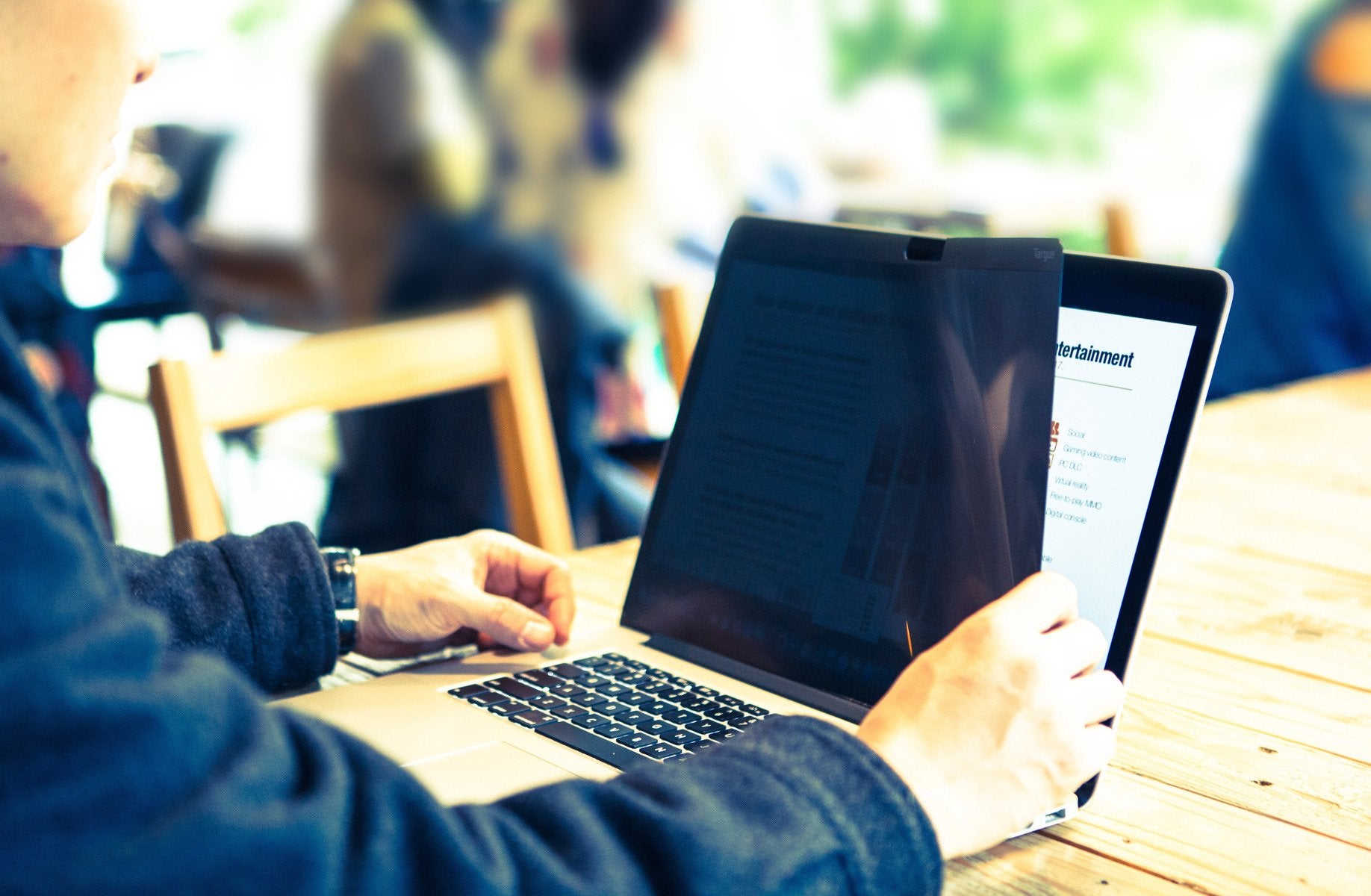 Targus 4Vu Privacy Screen For 13 Macbook Pro And Macbook Air - Privacy Up To 30-Degree Viewing Angle With Anti-Reflective Coatin