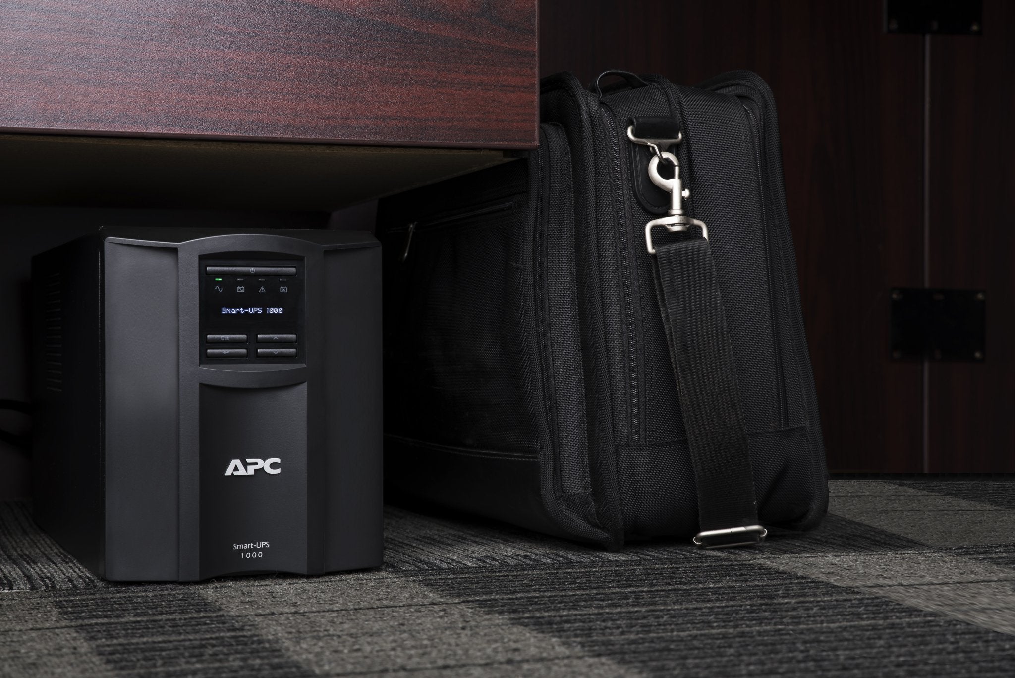Apc 1000Va Smart Ups With Smartconnect, Smt1000C Sinewave Ups Battery Backup, Avr, 120V, Line Interactive Uninterruptible Power