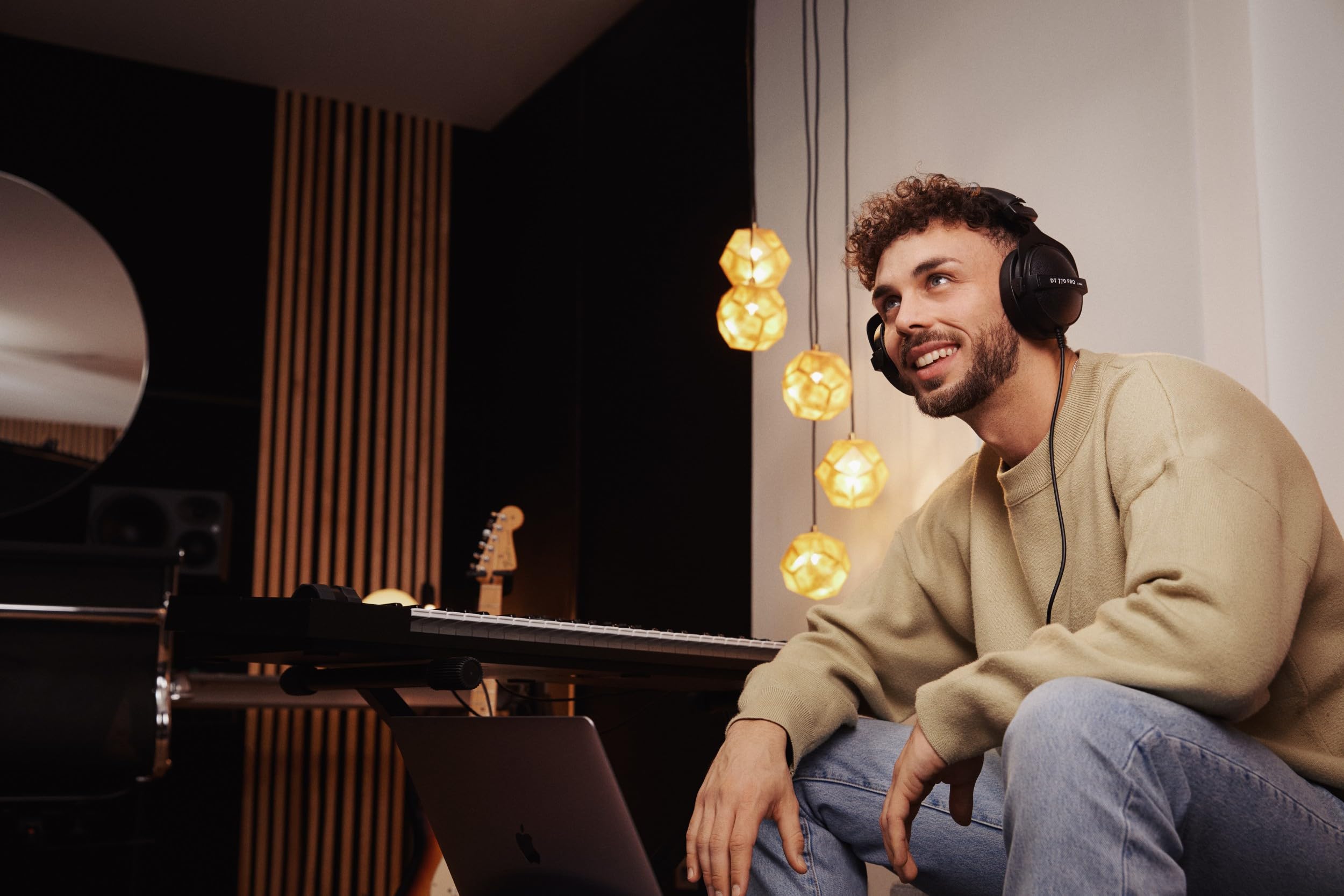 Beyerdynamic Dt 770 Pro 32 Ohm Over Ear Headphones In Black. Enclosed Design, Wired For Professional Sound In The Studio And On