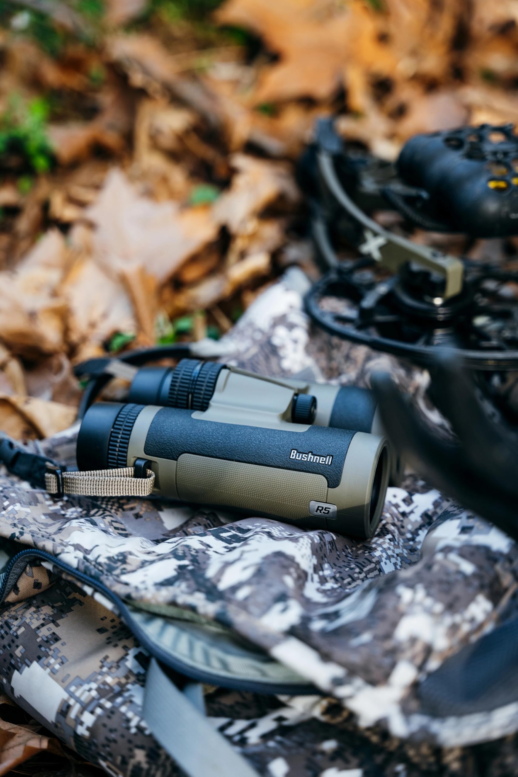 Bushnell R5 12X50 Binoculars With Vault Lite Bino Chest Harness, Phase 3 Coatings, Dielectric Coatings, Exo Barrier, Ipx7 Waterp