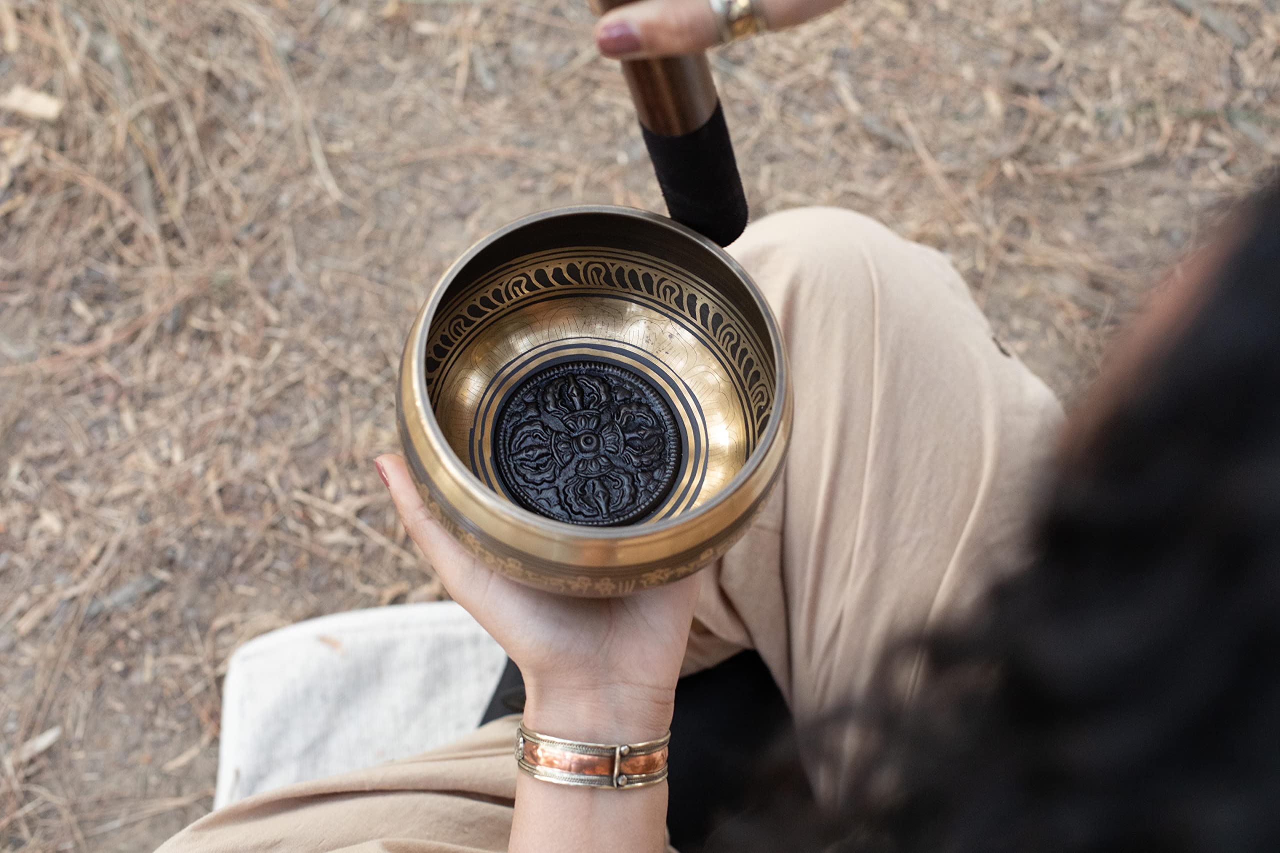 Large Tibetan Singing Bowl Set - Bronze Style - Easy To Play - 5 Sound Yoga Bowl Mantra Design Mindfulness Meditation Healing So