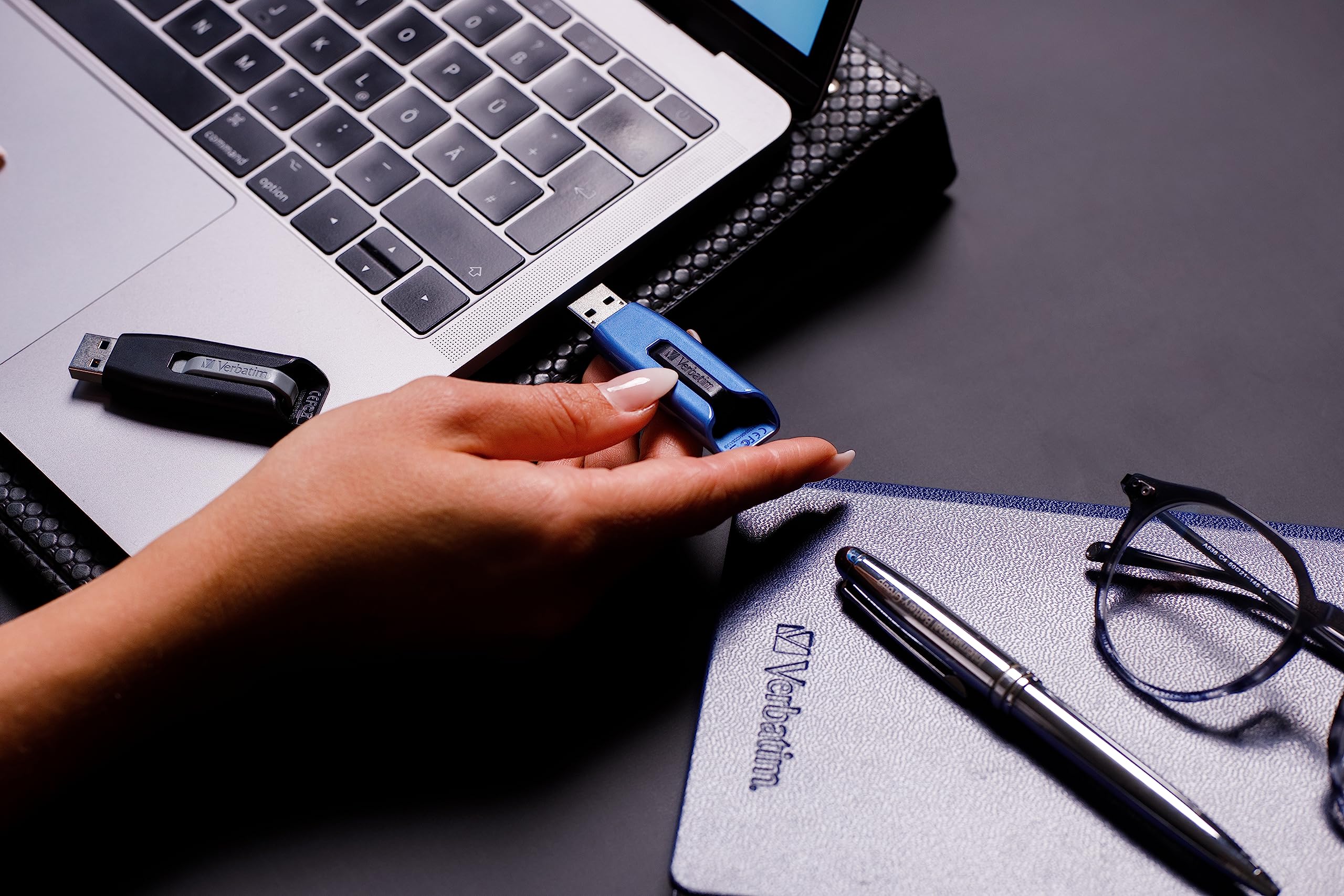 Verbatim Store N Go V3 Max Usb 3.0 Drive (49807), Black, Blue