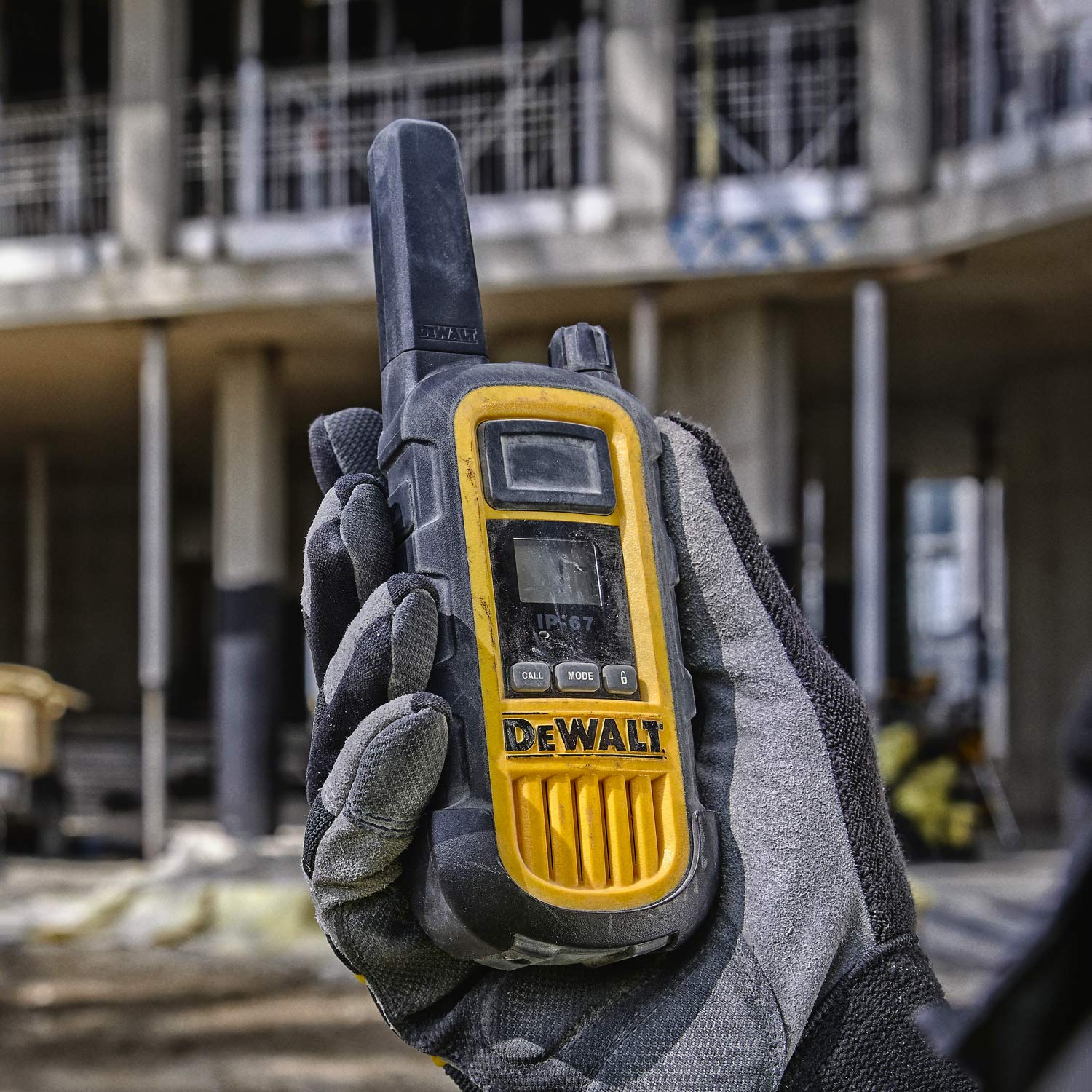 Dewalt Dxfrs800 2 Watt Heavy Duty Walkie Talkies   Waterproof, Shock Resistant, Long Range & Rechargeable Two Way Radio With Vox (6 Pack W/Gang Charger) (Dxfrs800 Bch6)